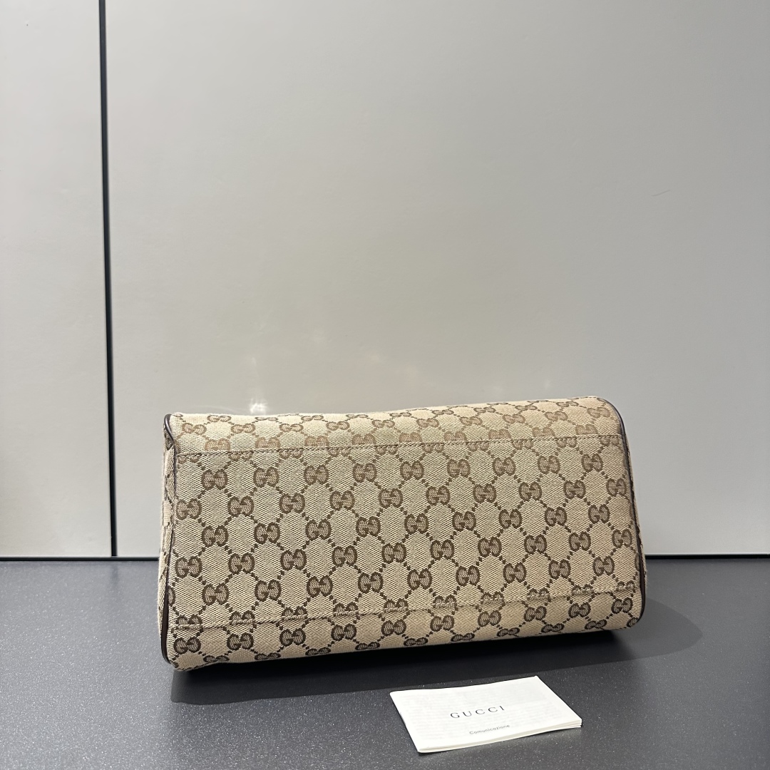 Gucci GG Canvas Crossbody Bag, 30 cm - Stylish and Functional Design 7 cmp i1749125290840 9275 0 5