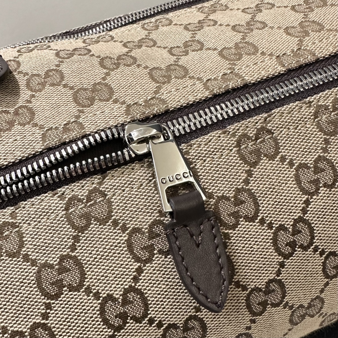 Gucci GG Canvas Crossbody Bag, 30 cm - Stylish and Functional Design 6 cmp i1749125295762 7719 0 4