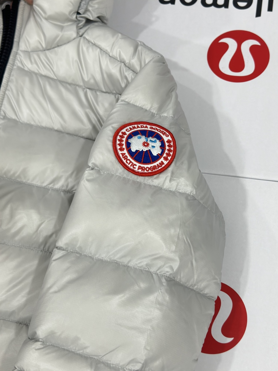 CANADA GOOSE 加拿大鹅 2227轻薄款连帽羽绒服 3