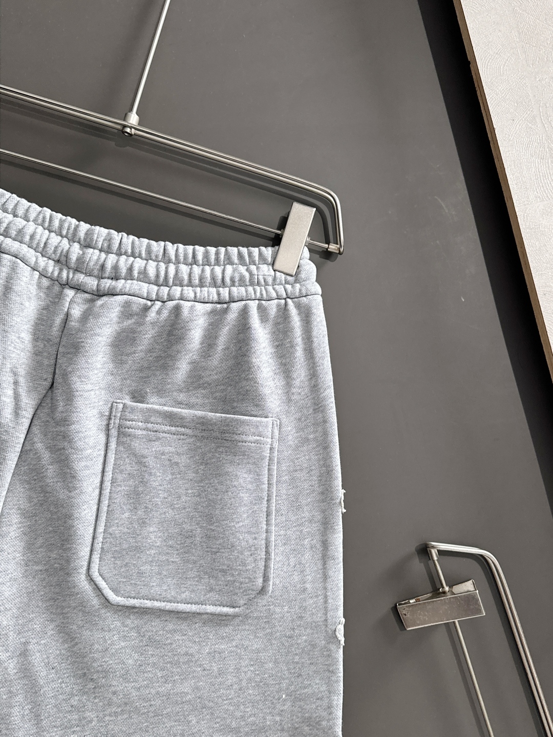 2025SS Burning Flowers Recreational Sport Shorts: Modern Classic Urban Poles Transformation. - 图片 8