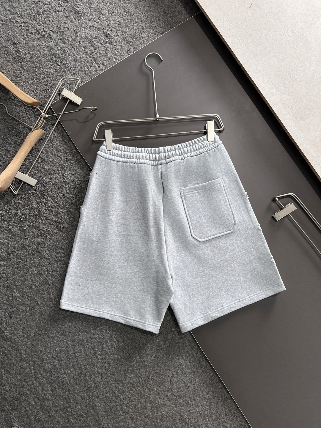 2025SS Burning Flowers Recreational Sport Shorts: Modern Classic Urban Poles Transformation. - 图片 9