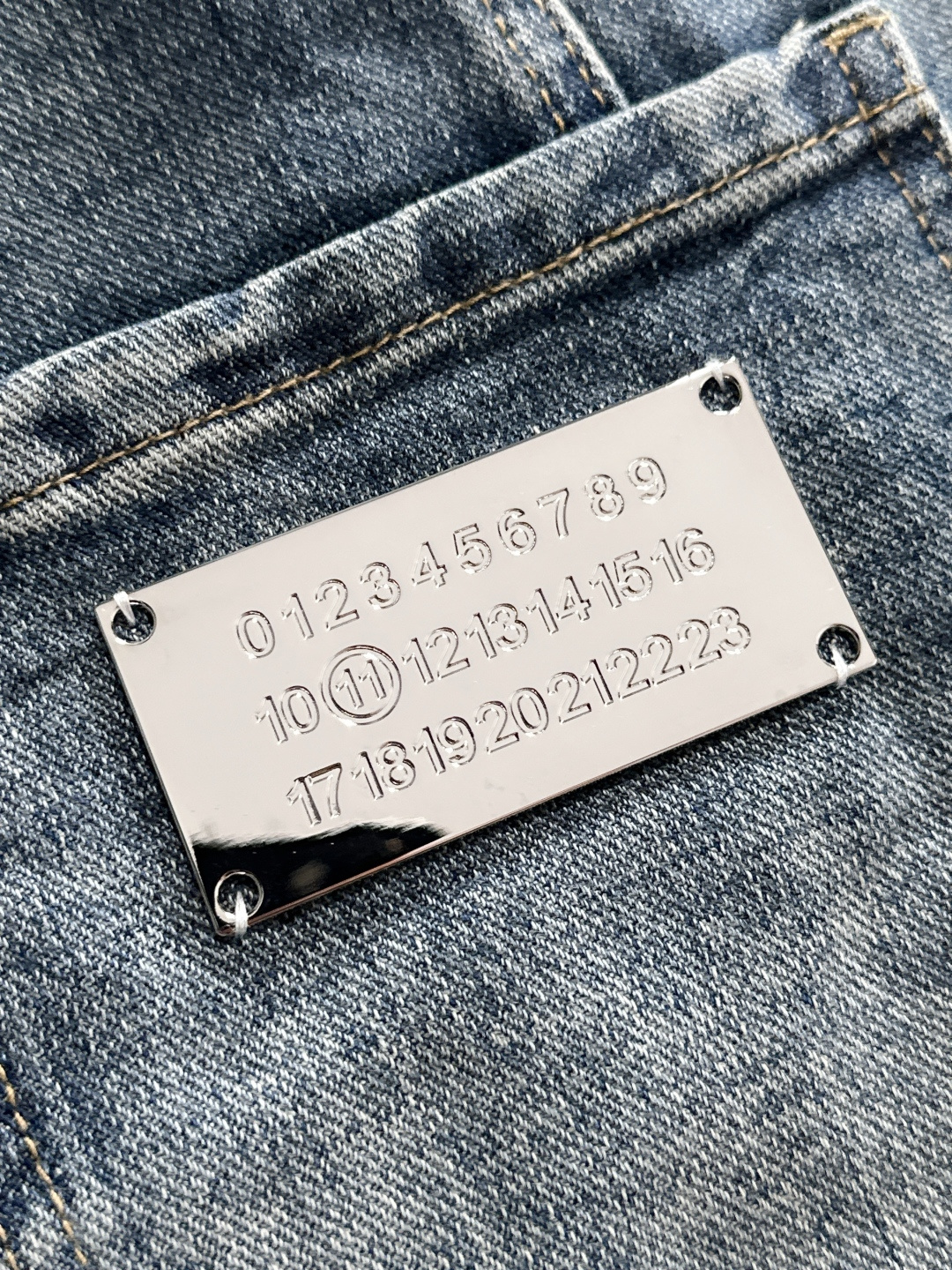 P576 MM6 2025S Super Customized Original Hardware Jeans: Heavy Engineering, Sweet Style! - 图片 8