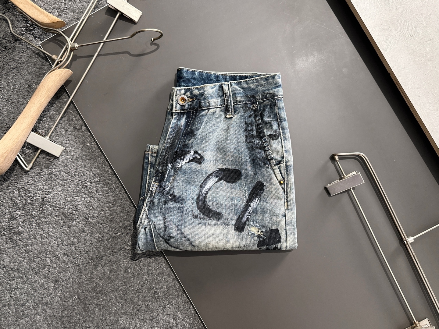 Super Customized Original Jeans with Heavy Engineering Hardware for Summer 2025 Fashion - 图片 3