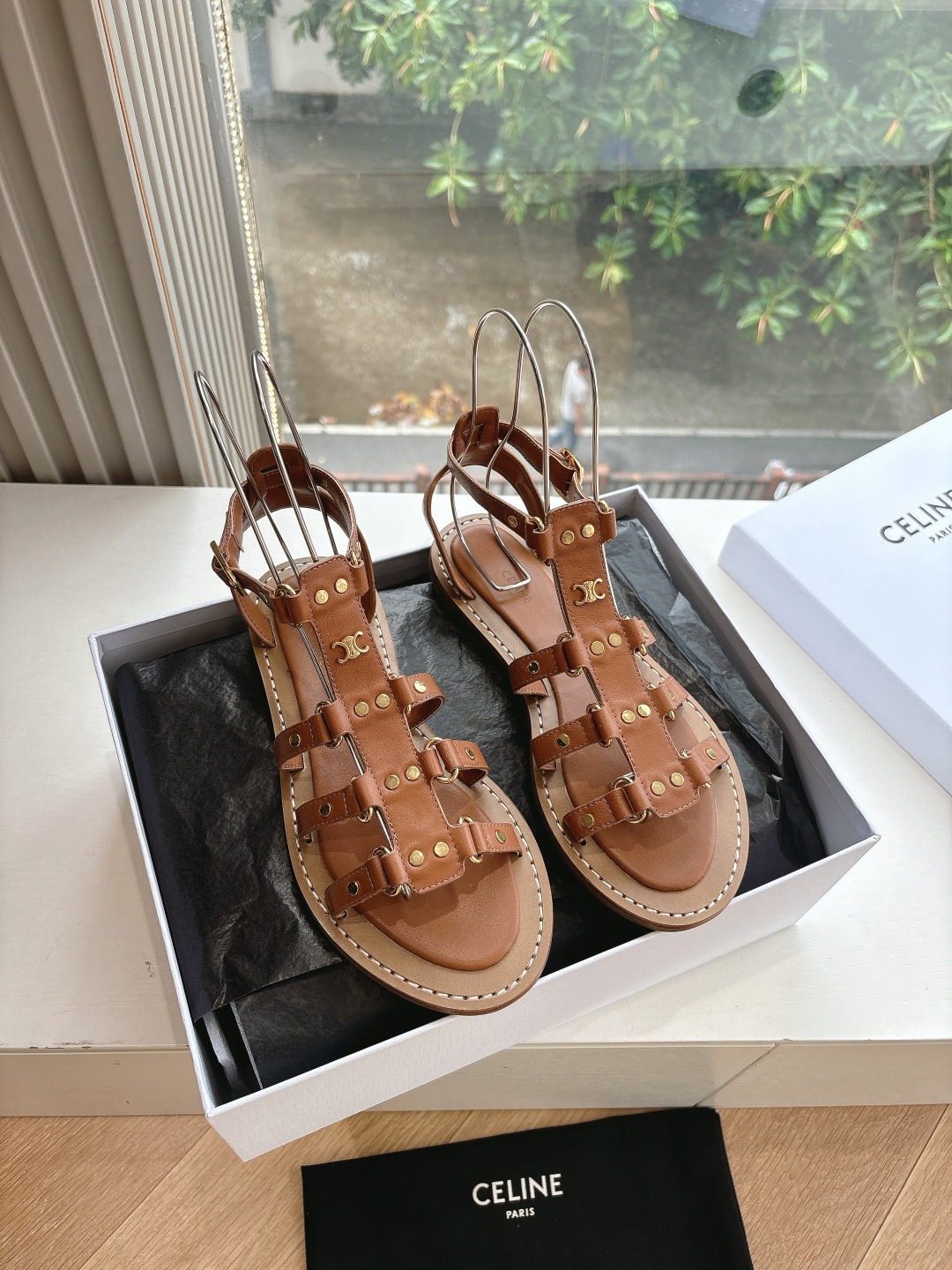 NO:406558,G039 WYSIWYG Purchase Level CELINE CELINE RUNNER CELINE logo sports shoes with CELINE logo embossed CELINE logo thick sole bread shoes 2025 spring and summer new women Arc de Triomphe logo lace-up 356853 simple and comfortable, clean and neat, increasing height and making legs thin. Whether it is single or paired with wide-leg pants, high street and retro, let's make CELINE girls. The upper is imported from the original inner lining original inner lining 11 size 35-40 (40.41 customization without return or replacement), sandals, celine, celine, sandals, sneakers19860909G039所见即所得代购级别CELINE思琳赛琳CELINE RUNNER 有CELINE标志运动鞋侧面凹印鞋面压印CELINE标志厚底面包鞋2025春夏新款女凯旋门徽标系带356853简单舒服,干净利落,增高显腿细,无论是单穿还是搭配阔腿裤,高街又复古一起来做CELINE女孩 鞋面原版进口材质 内里原版内里 大底原版11 码数35-40（40.41定制不退不换）,凉鞋,celine,celine,sandals,sneakers,Women's Shoes