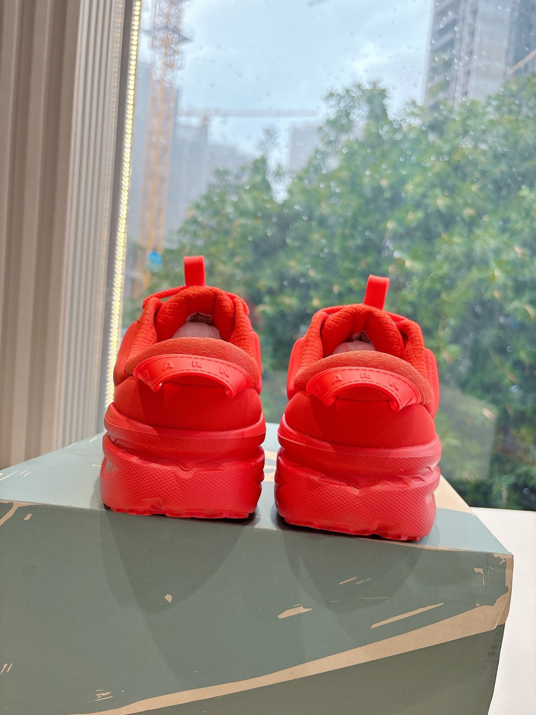 Marni x Hoka Bondi B3 Sneakers: Fashionable Comfort for Sport Enthusiasts - 图片 9