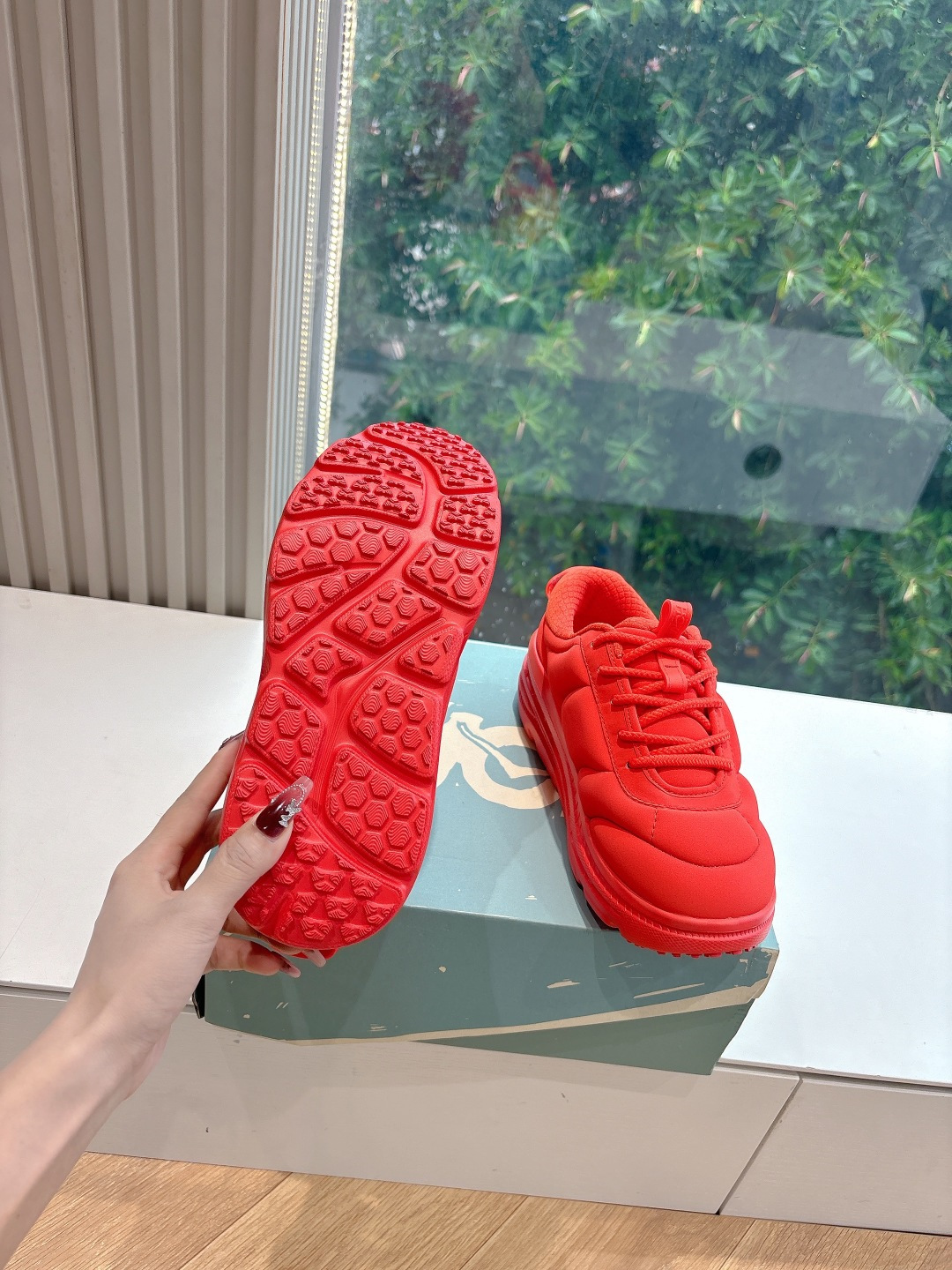 Marni x Hoka Bondi B3 Sneakers: Fashionable Comfort for Sport Enthusiasts - 图片 6