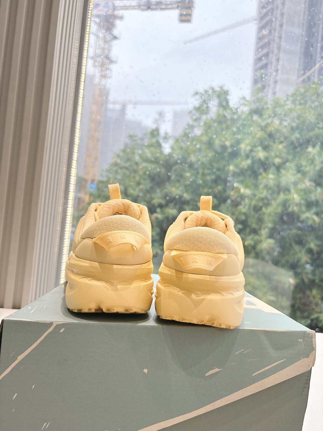 Marni x Hoka Bondi B3: Fashionable Comfort in Sneaker Collaboration - 图片 7