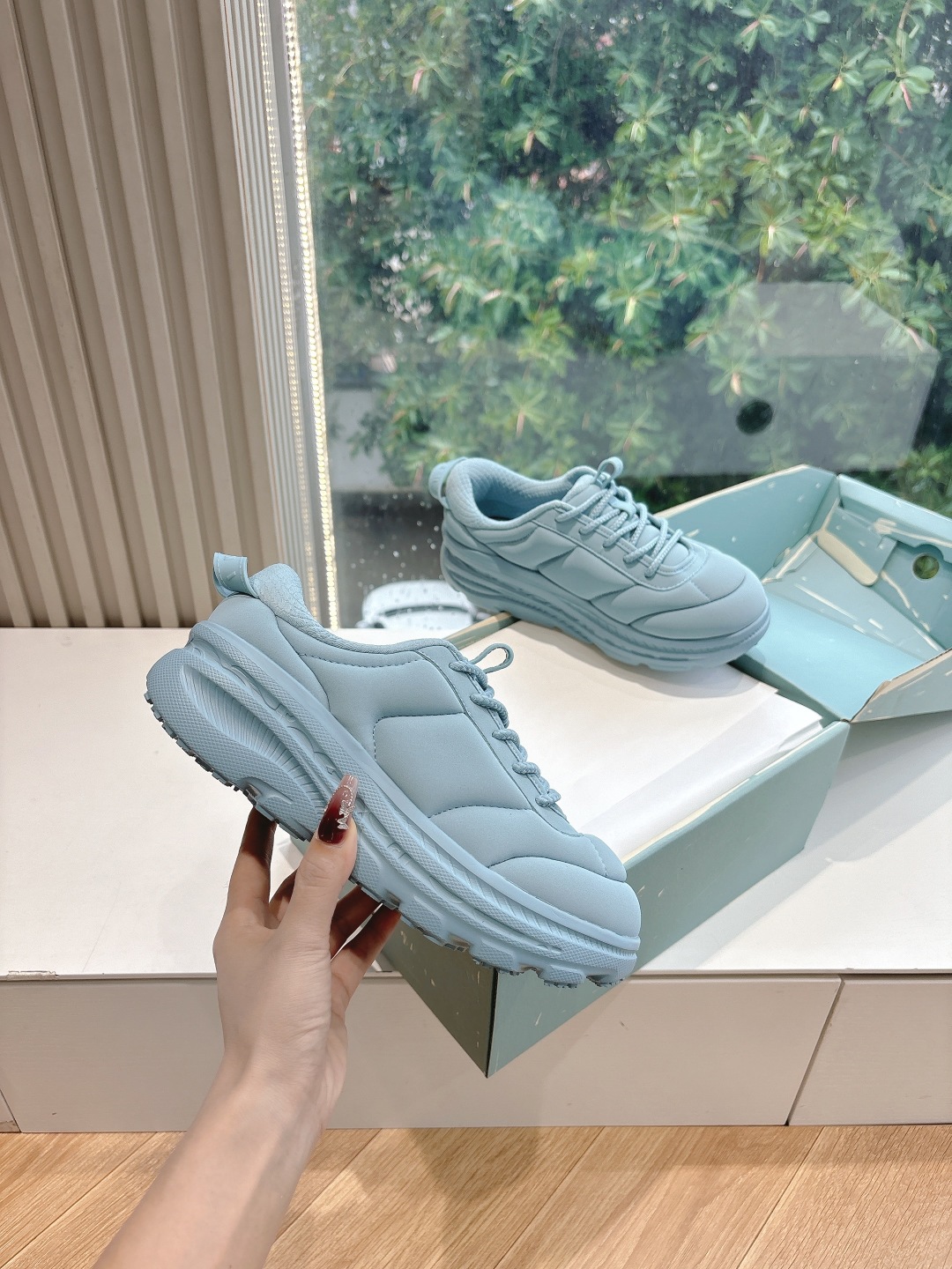 Marni x Hoka Bondi B3: Fashionable and Comfortable Sneakers for Style and Sport - 图片 3
