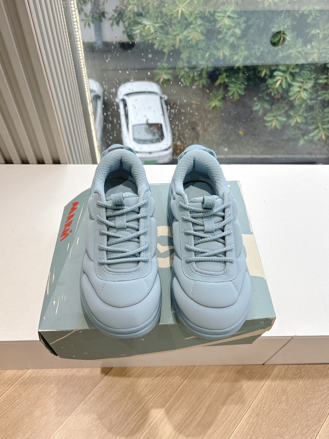 Marni x Hoka Bondi B3: Fashionable and Comfortable Sneakers for Style and Sport - 图片 4