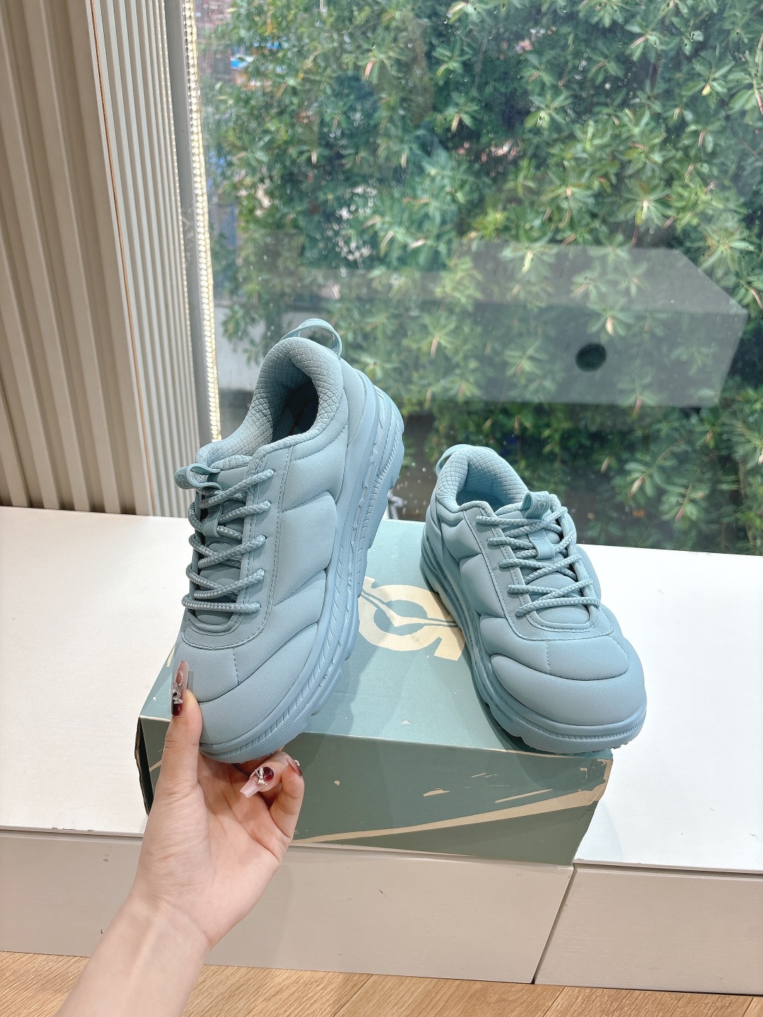 Marni x Hoka Bondi B3: Fashionable and Comfortable Sneakers for Style and Sport - 图片 5