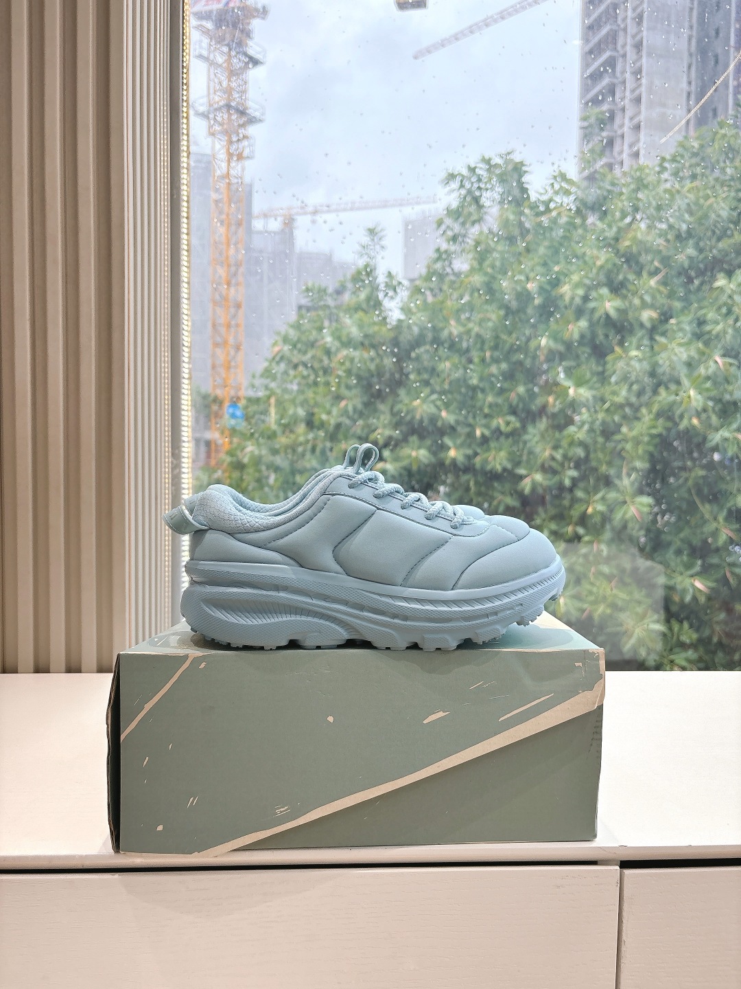 Marni x Hoka Bondi B3: Fashionable and Comfortable Sneakers for Style and Sport - 图片 7