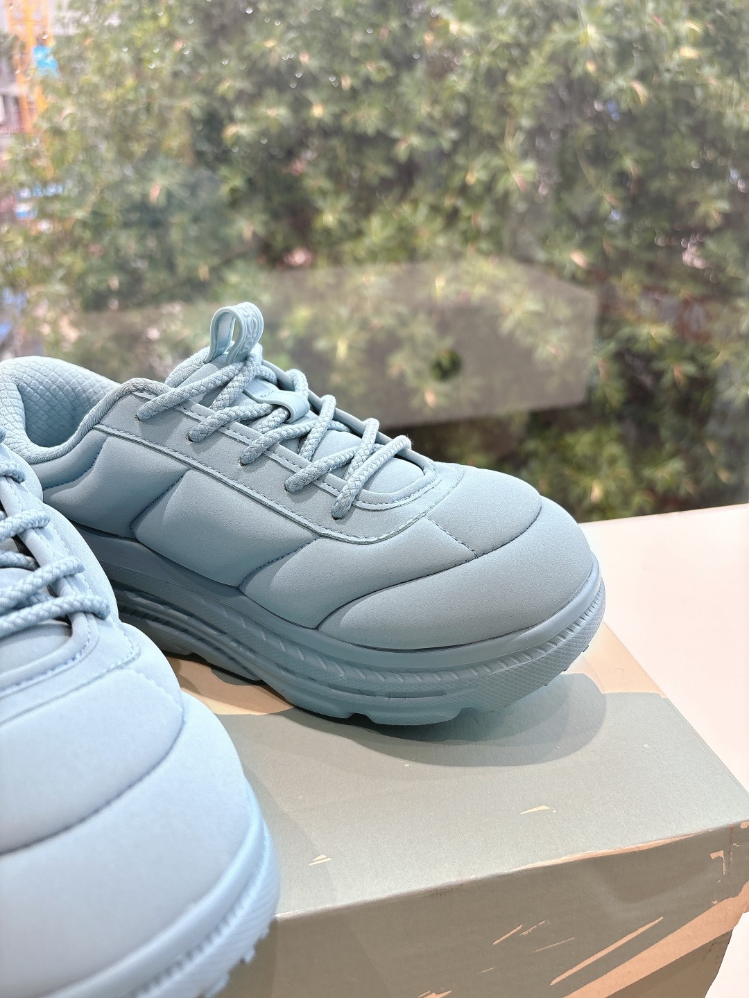 Marni x Hoka Bondi B3: Fashionable and Comfortable Sneakers for Style and Sport - 图片 8