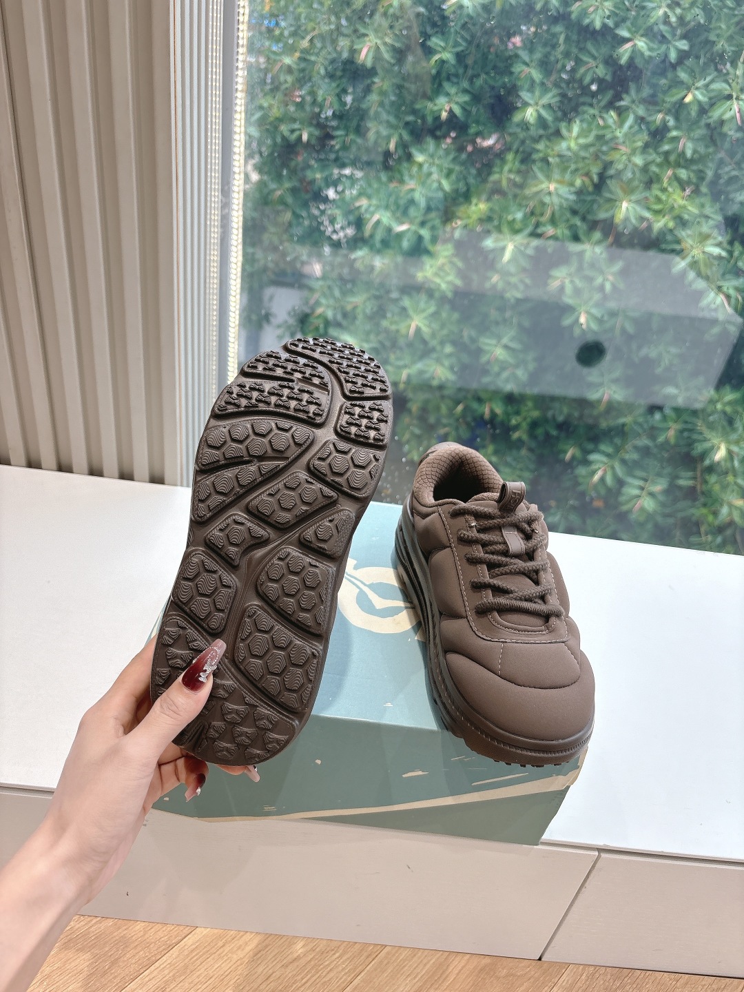Marni x Hoka Bondi B3: Fashionable and Comfortable Sneakers with High-Quality Materials - 图片 6