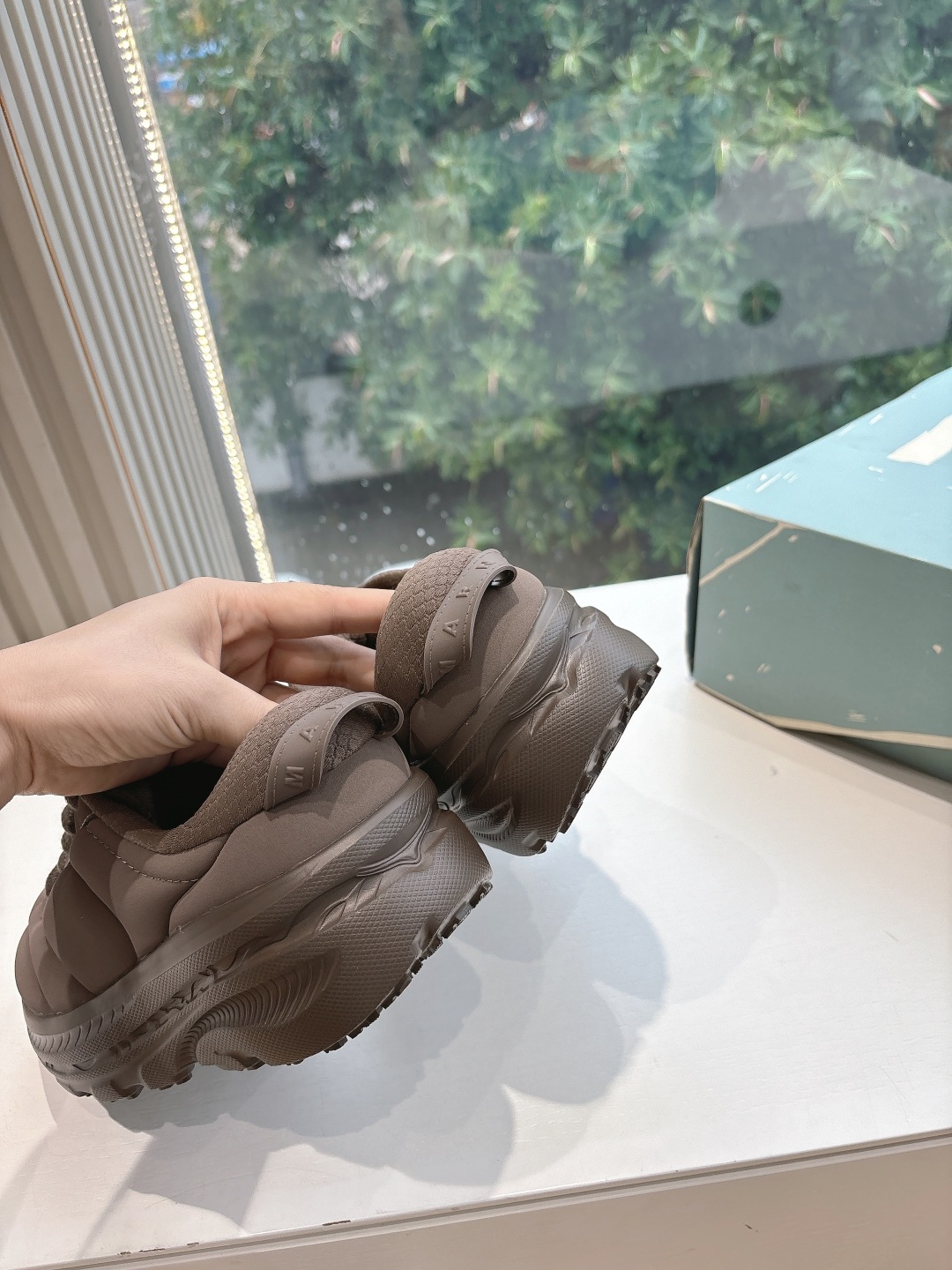 Marni x Hoka Bondi B3: Fashionable and Comfortable Sneakers with High-Quality Materials - 图片 9