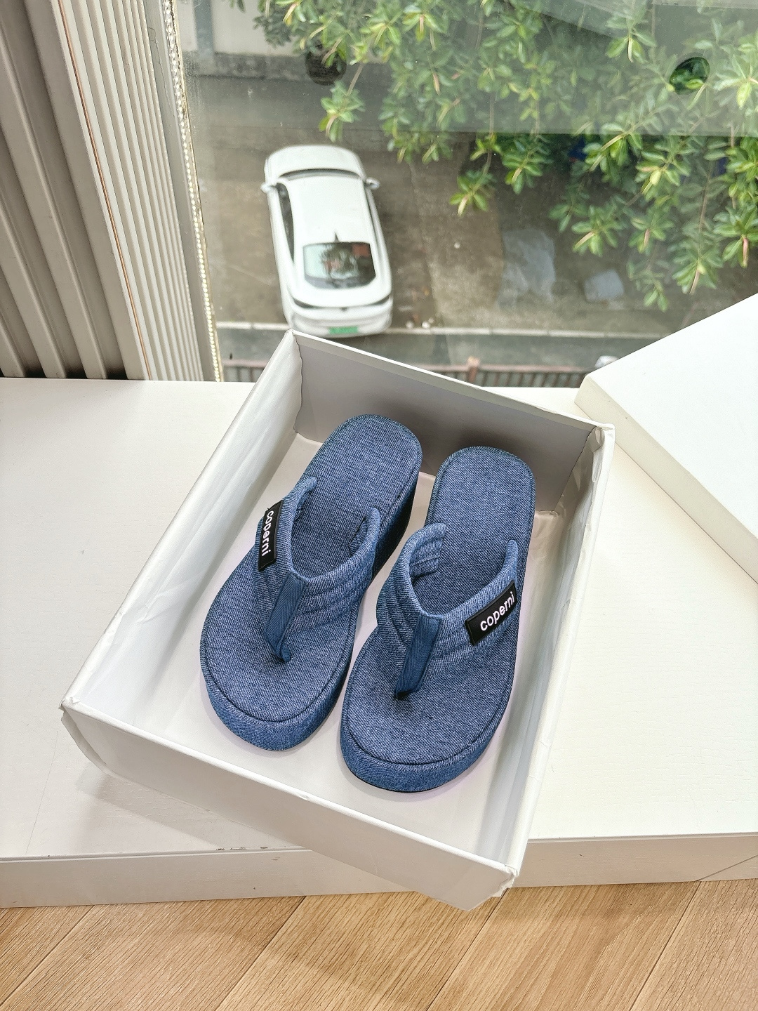 NO:406533,G213copern*25s spring and summer new waterproof platform thick-sole flip-flops. Very popular thick-sole flip-flops, super easy to wear on the feet!  Super high thick sole height-enhancing effect!  Girls who want to grow taller can quickly watch this one!  Very simple lines with extreme surface and extended curves!  Fitting legs to modify!  Super thin legs and long legs!  Match with trousers!  Pull the onions in dry land!  Instantly increased by ten centimeters!  !  Material original material Neili Yangli Outsole original ultra-light sole Shoe size 35-39/40 customized without return and exchange, slippers, slippers19860909G213copern*25s春夏新款防水台厚底人字拖 非常火爆的厚底人字拖,上脚超级好穿！超高厚底增高效果！想要增高的妹宝速看这款！非常简约的线条感绝面,延伸曲线！上脚修饰腿型！超级显腿细腿长！搭配长裤！旱地拔葱！瞬间增高十厘米！！ 材质原版材质 内里羊里 大底原版超轻鞋底 鞋码35-39/40定制不退换,拖鞋,slippers,Women's Shoes