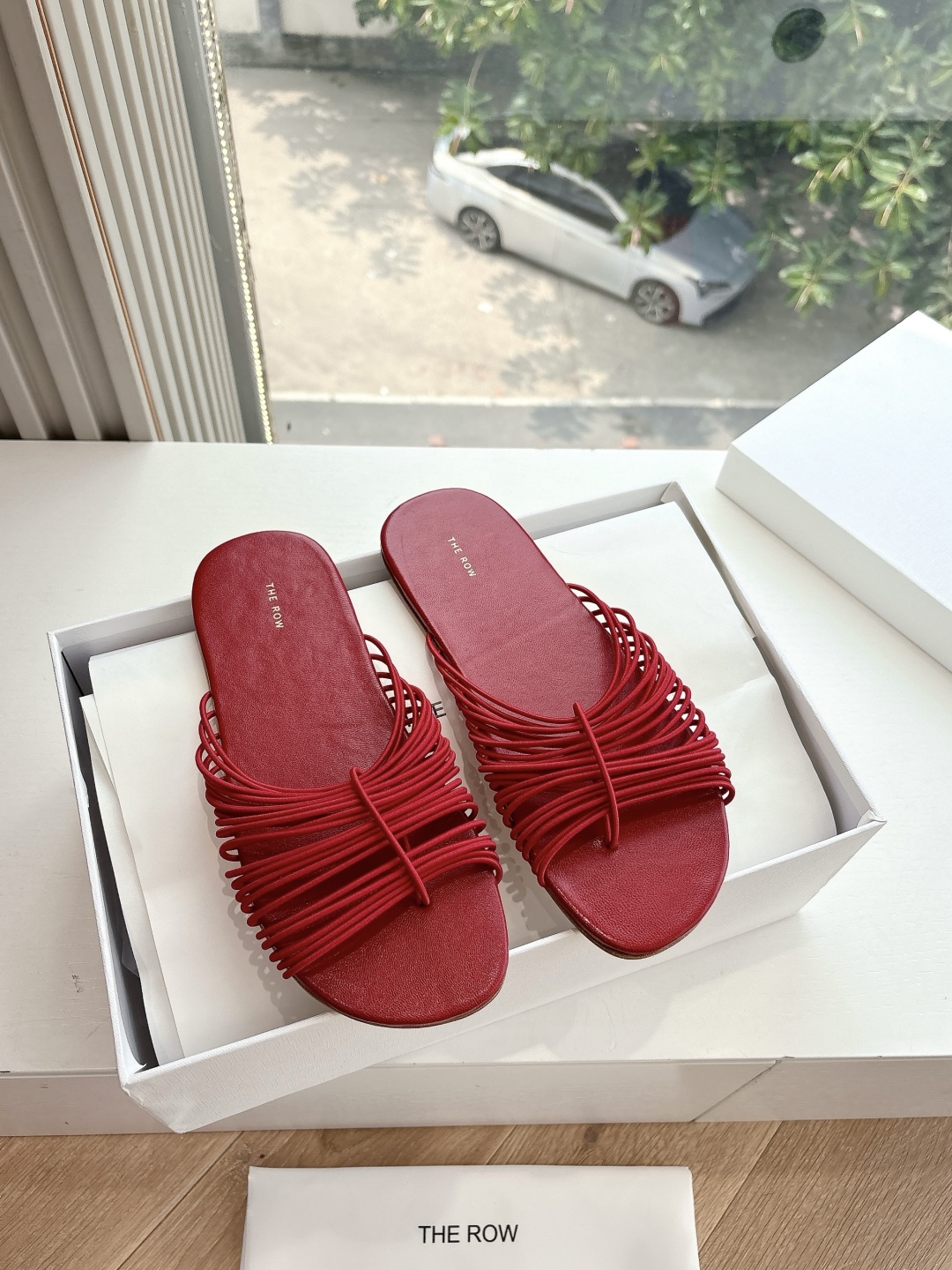 Comfortable Flat Leather Sandals: Versatile and Stylish Footwear Option