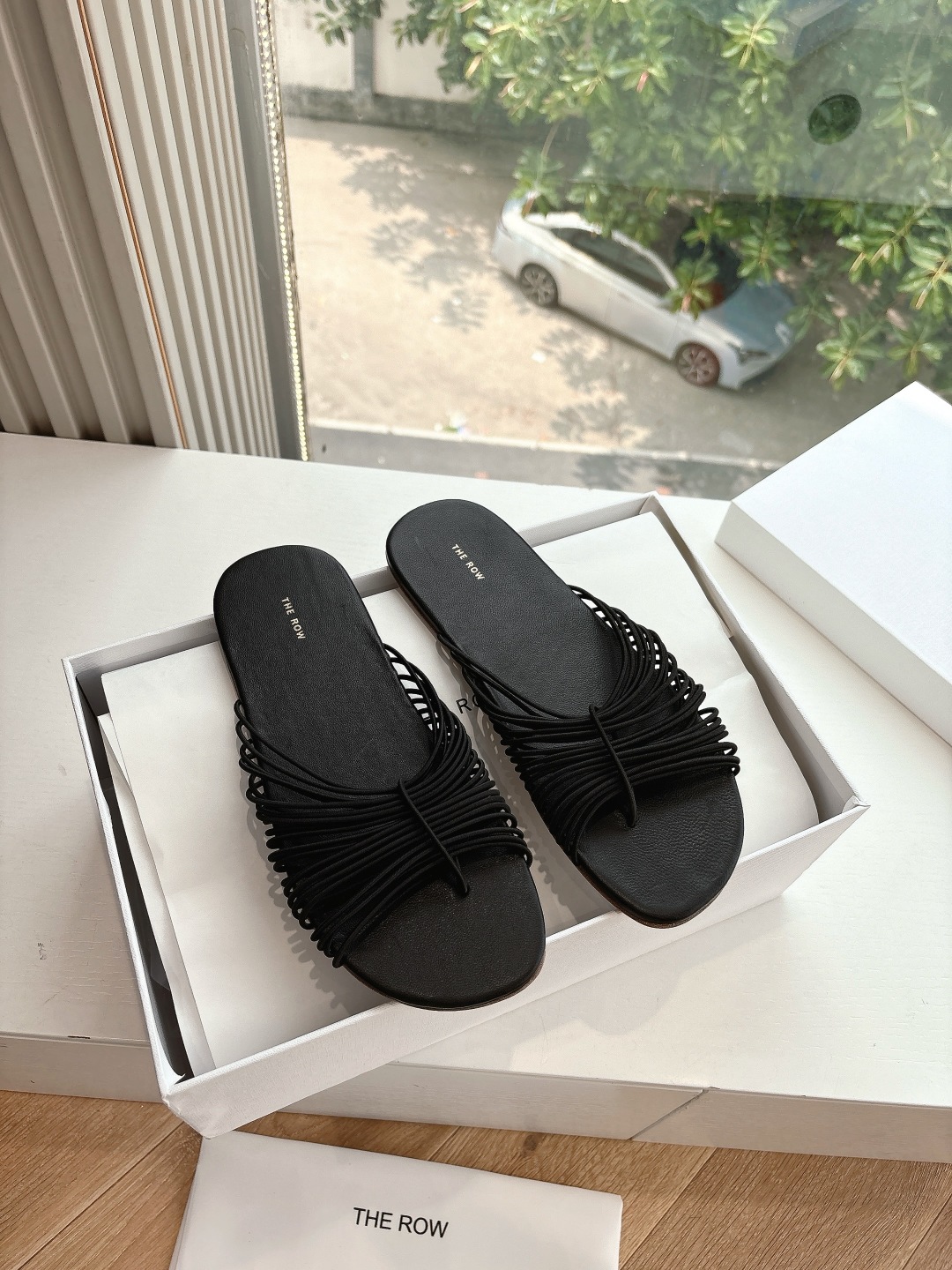 Comfortable Flat Sandals: Simple Style, Perfect for Any Outfit - 图片 1