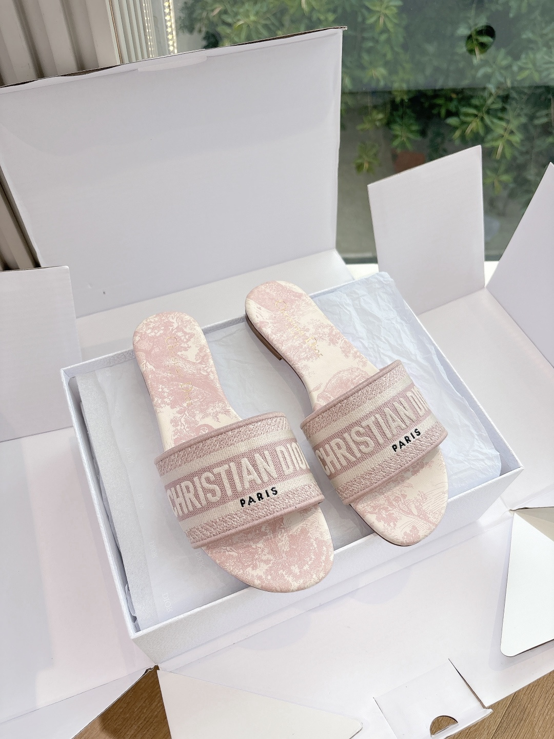 NO:406511,G269 Aircraft Box What to See Is What to Get Purchase Grade #Dio Embroidered Slippers Sandals 2025 Early Spring New Beach Sandals Slippers You Can Look For at a Look Sandals Single Shoes Slippers Simple and generous ‘Low-key and luxurious!  Paired with the eye-catching Chanristian Dior logo buckle #very high-end, comfortable and beautiful to wear #you can wear it in spring, summer, autumn and winter!  Imported embroidery and hot upper, water dyed sheepskin, original genuine leather sole size35-40 (40.41. Custom made, no return or replacement), slippers, chanel, dior, dior, sandals, slippers, sheepskin19860909G269飞机盒所见即所得代购级 #迪奥刺绣拖鞋凉鞋2025早春新款沙滩凉鞋拖鞋一眼就想要的凉鞋单鞋拖鞋简单大方‘低调奢华！ 配上醒目的Chanristian Dior标志扣#非常高级 穿着舒适好看而且好搭配#春夏秋冬都以穿！ 鞋面进口刺绣烫 内里水染羊皮 鞋底原版真皮鞋底 size35-40（40.41.订做不退不换),拖鞋,chanel,dior,dior,sandals,slippers,sheepskin,Women's Shoes