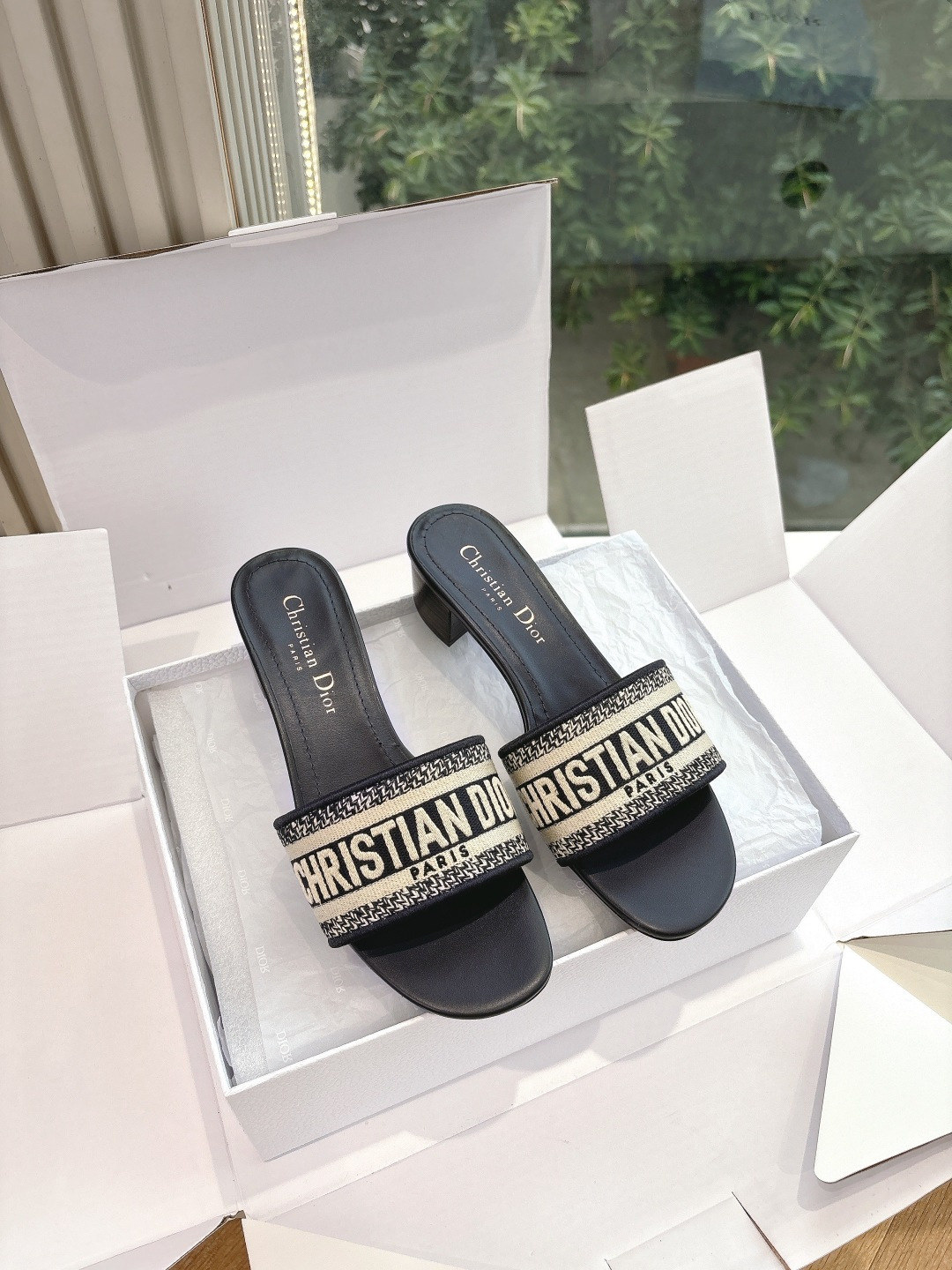 NO:406471,G269 Aircraft Box What to See Is What to Get Purchase Grade #Dio Embroidered Slippers Sandals 2025 Early Spring New Beach Sandals Slippers You You Want at a Look Sandals Single Shoes Slippers Simple and generous ‘Low-key and luxurious!  Paired with the eye-catching Chanristian Dior logo buckle #very high-end, comfortable and beautiful to wear #you can wear it in spring, summer, autumn and winter!  Imported embroidery/diamond surface, water-dyed sheepskin inside, original genuine leather sole size35-40 (40.41. Custom made, no return or replacement), slippers, chanel, dior, dior, sandals, slippers, sheepskin19860909G269飞机盒所见即所得代购级 #迪奥刺绣拖鞋凉鞋2025早春新款沙滩凉鞋拖鞋一眼就想要的凉鞋单鞋拖鞋简单大方‘低调奢华！ 配上醒目的Chanristian Dior标志扣#非常高级 穿着舒适好看而且好搭配#春夏秋冬都以穿！ 鞋面进口刺绣/钻面 内里水染羊皮 鞋底原版真皮鞋底 size35-40（40.41.订做不退不换),拖鞋,chanel,dior,dior,sandals,slippers,sheepskin,Women's Shoes