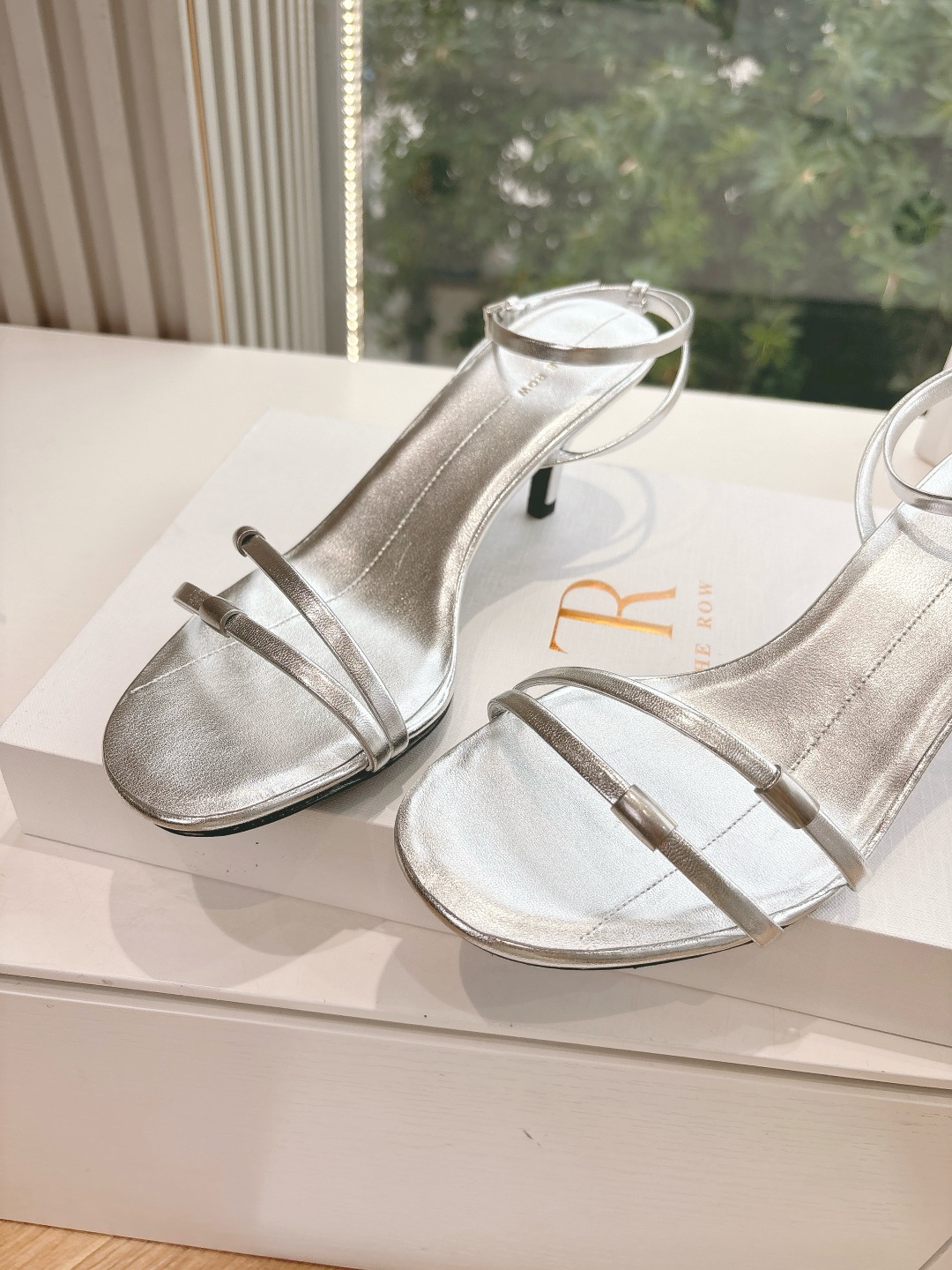Soft Metallic Sheepskin Sandals: Comfortable Style for Any Outfit, Sizes 35-39 - 图片 8