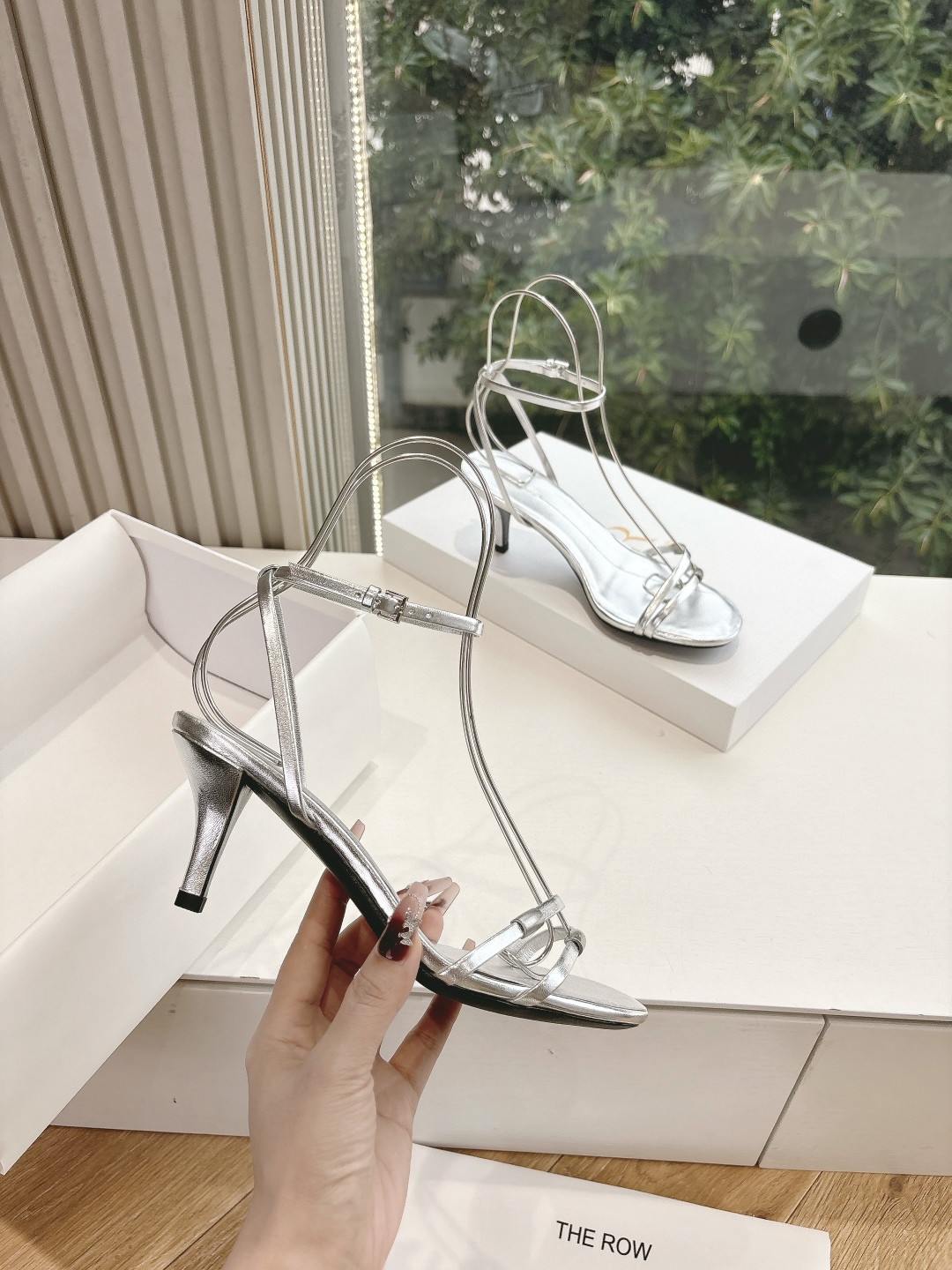 Soft Metallic Sheepskin Sandals: Comfortable Style for Any Outfit, Sizes 35-39 - 图片 4