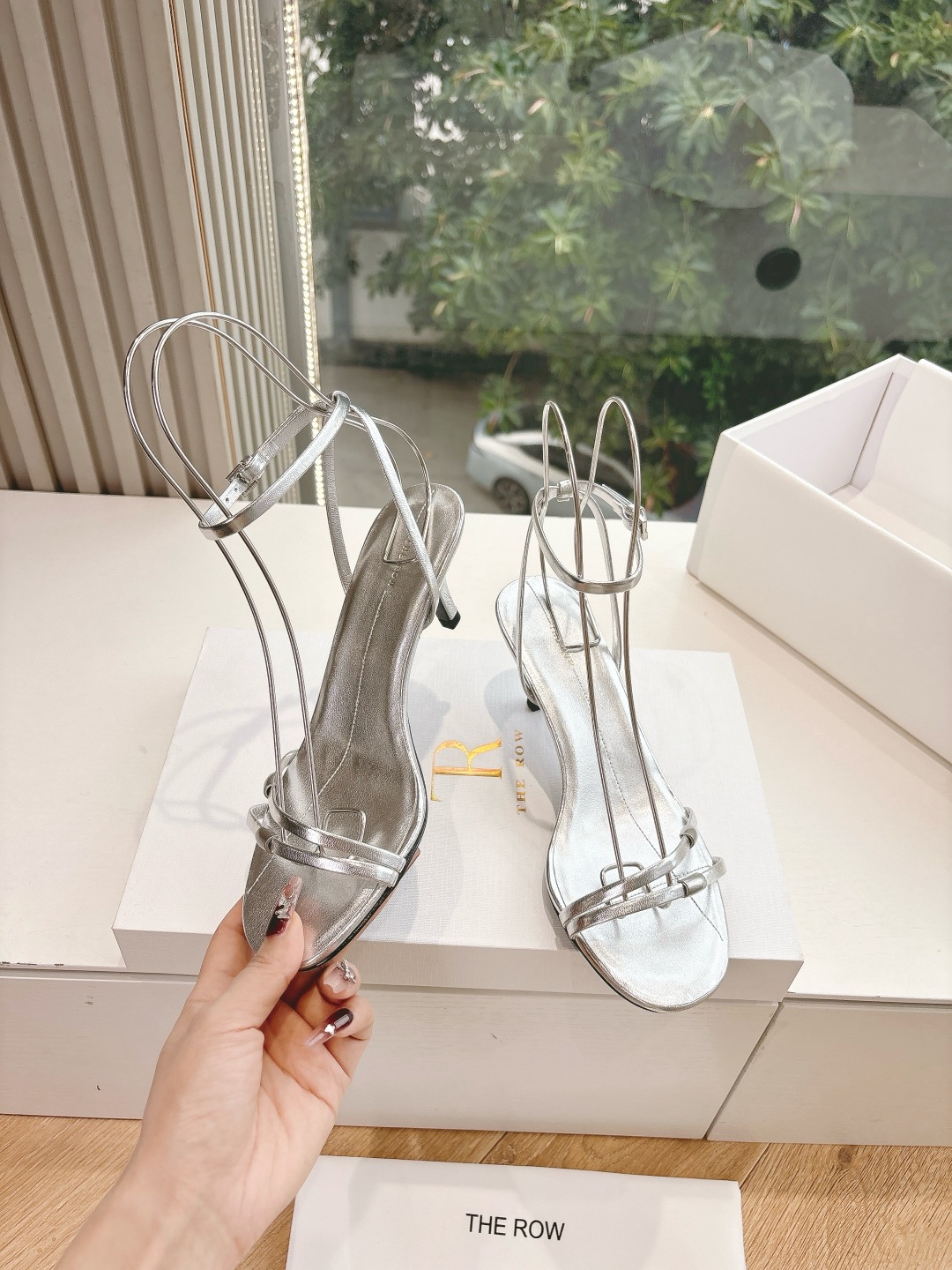 Soft Metallic Sheepskin Sandals: Comfortable Style for Any Outfit, Sizes 35-39