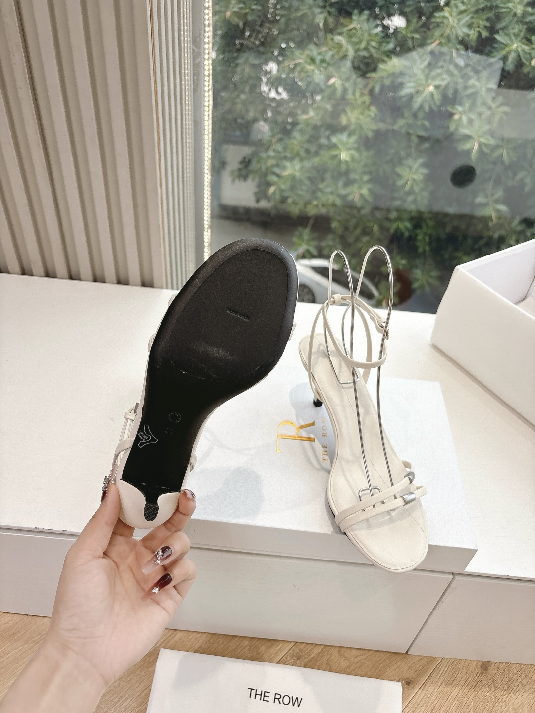 Soft Metallic Sheepskin Sandals for Ultimate Comfort and Style - 图片 6