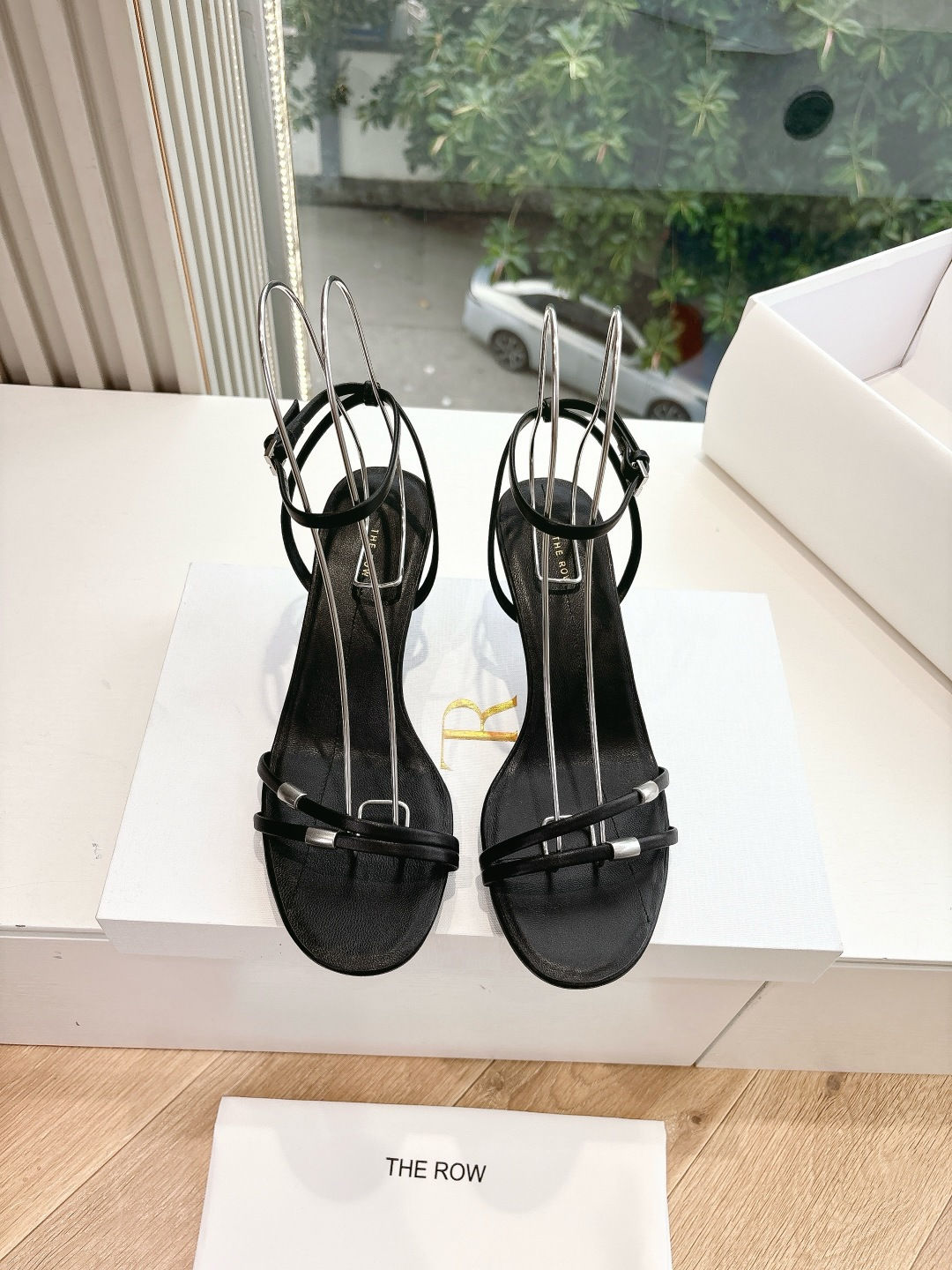 Soft Metallic Sheep Skin Sandals: Comfortable Style for Any Outfit, Sizes 35-39 - 图片 5