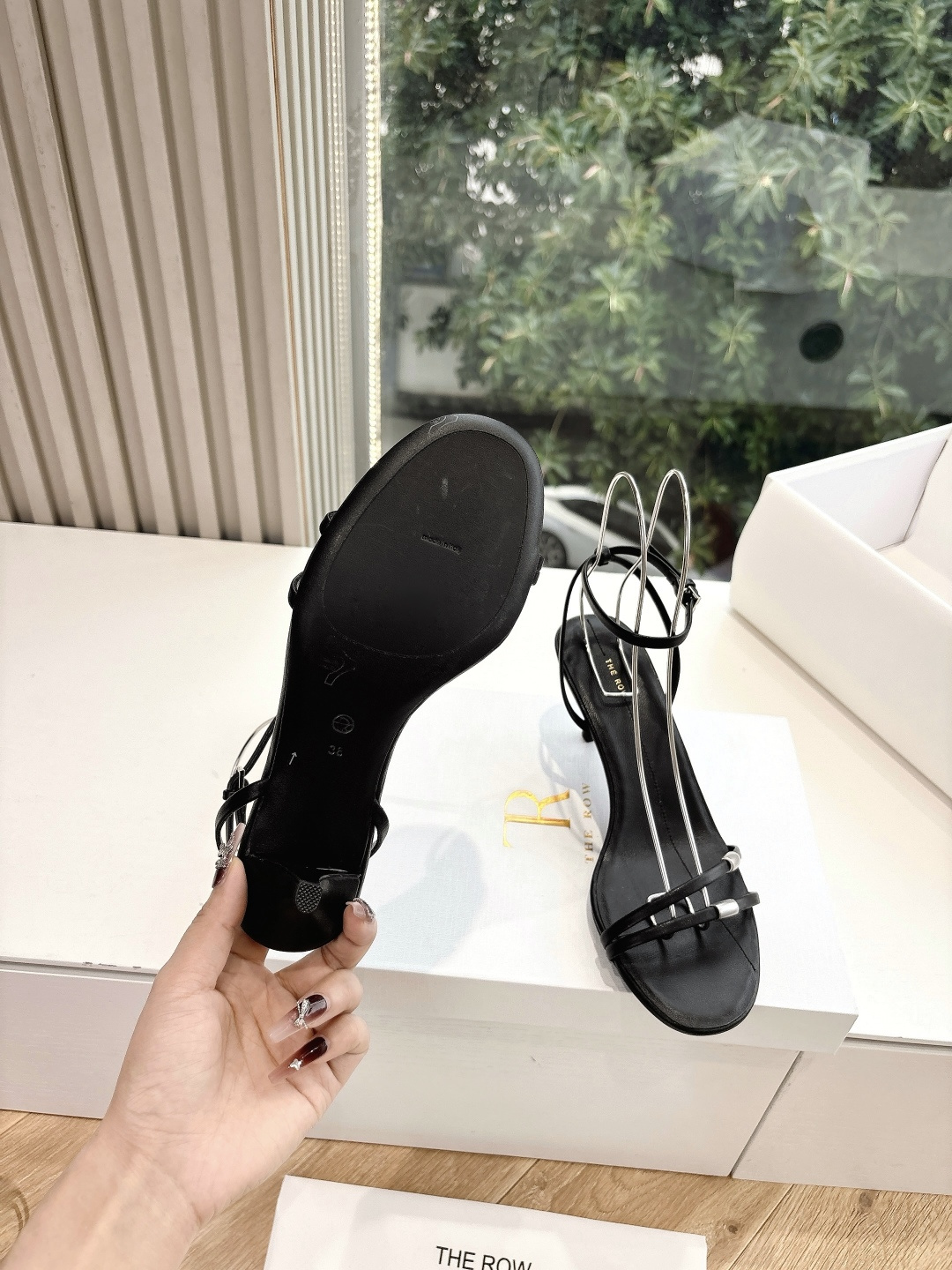 Soft Metallic Sheep Skin Sandals: Comfortable Style for Any Outfit, Sizes 35-39 - 图片 6