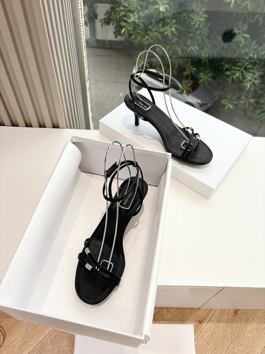 Soft Metallic Sheep Skin Sandals: Comfortable Style for Any Outfit, Sizes 35-39 - 图片 3