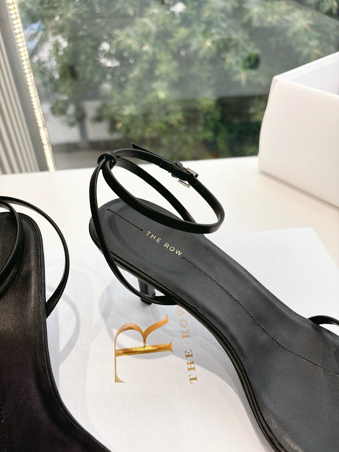 Soft Metallic Sheep Skin Sandals: Comfortable Style for Any Outfit, Sizes 35-39 - 图片 8