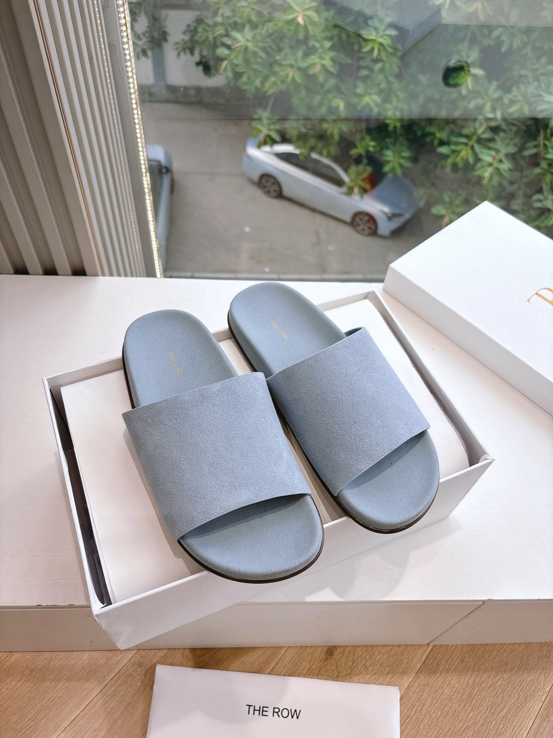 NO:406482,G679The row The latest classic spring and summer retro one-line Birken Slippers are the most comfortable mules I have worn. The retro color creates a relaxed and durable high-end feeling. It is so suitable for slack people who don’t like to wear shoes. When wearing it, it is full of casual, lazy and relaxing feeling!  Upper/foot-cushioned beef reverse velvet leather, imported sheepskin, original mold-opening anti-slip sole size35-39 (40 customization), slippers, slippers, sheepskin19860909G679The row 经典春夏最新品复古 一字勃肯拖鞋 目前穿过最舒服的穆勒鞋 复古色营造出松弛耐看的高级感 太适合不爱穿鞋的松弛人了 穿上休闲慵懒松弛感拉满！ 鞋面/垫脚牛反绒皮料 内里采用进口羊皮 原版开模防滑大底 size35-39（40定制）,拖鞋,slippers,sheepskin,Women's Shoes