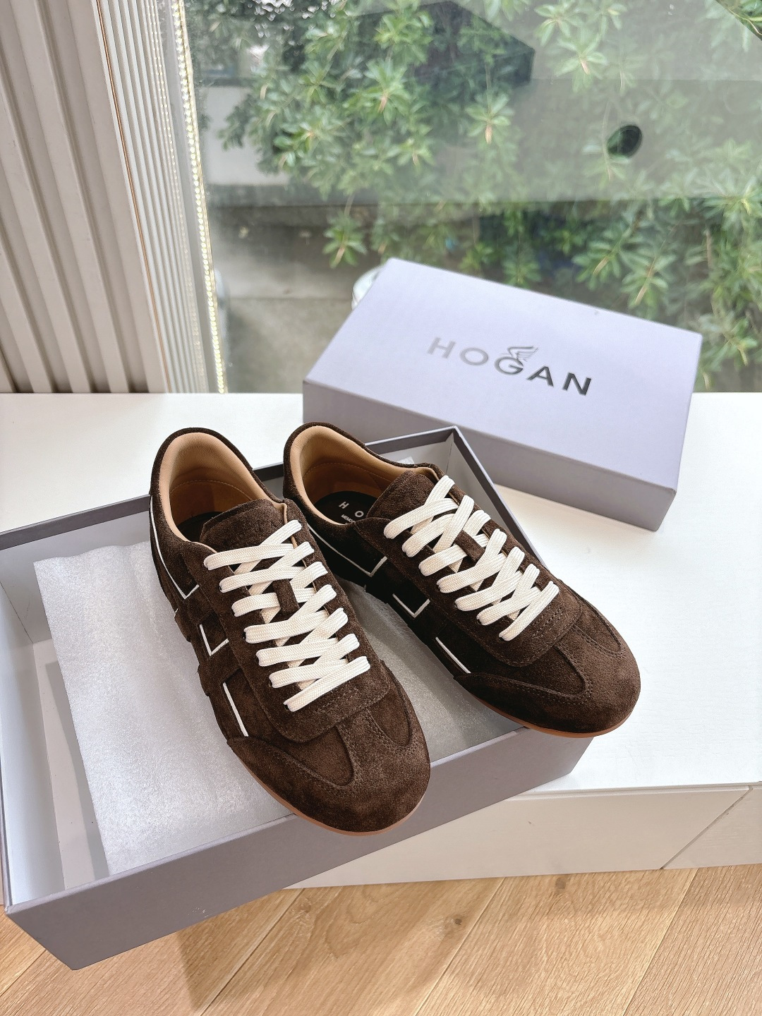 NO:406528,G013 purchasing level Hogan couples Forrest Gump shoes Hogan casual shoes shoes sneakers are extremely layered along the edges, and the classic brand weak digital logo is perfectly presented at the tail of the shoe. The stone washing technology circle surrounds the shoe line logo, the fabric is spliced, and it is full of fun, showing a fashionable design sense. The foot is the king. When you wear it, you can breathe 1.8 meters of air, it is really ~ - MATERIAL Material - Imported cowhide upper, inner sheepskin, large sole original molded sole size#35～40 (40 customization, no return or replacement), casual shoes/sports, hogan, sneakers, cowhide, sheepskin19860909G013代购级别Hogan情侣款阿甘鞋霍根休闲鞋板鞋运动鞋沿边极度富有层次感,再加上经典品牌弱数字logo在鞋尾完美呈现,石洗技术圆圈围绕鞋履线标志,面料拼接,玩味十足,尽显时髦设计感,上脚即王者,穿上让你呼吸到1米8的空气,真的很飚～ - MATERIAL 材质 - 鞋面进口牛皮 内里羊皮 大底原版开模鞋底 size#35～40（40定制不退不换）,休闲鞋/运动鞋,hogan,sneakers,cowhide,sheepskin,Women's Shoes