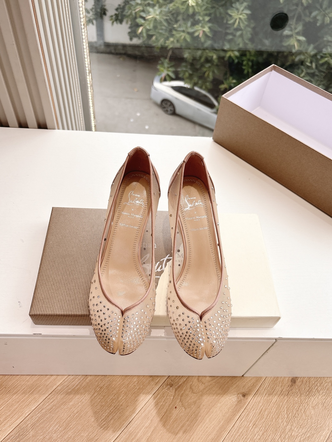 Unique Two-Headed Ballet Shoe: Comfortable, Romantic, and Stylish - 图片 4