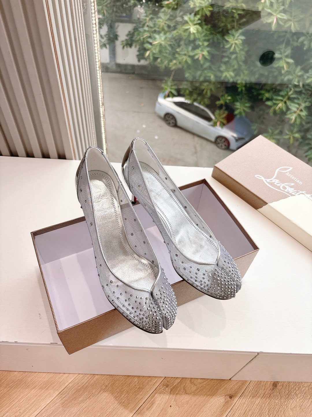 Unique Two-Headed Ballet Shoe: Comfortable, Stylish, and Romantic