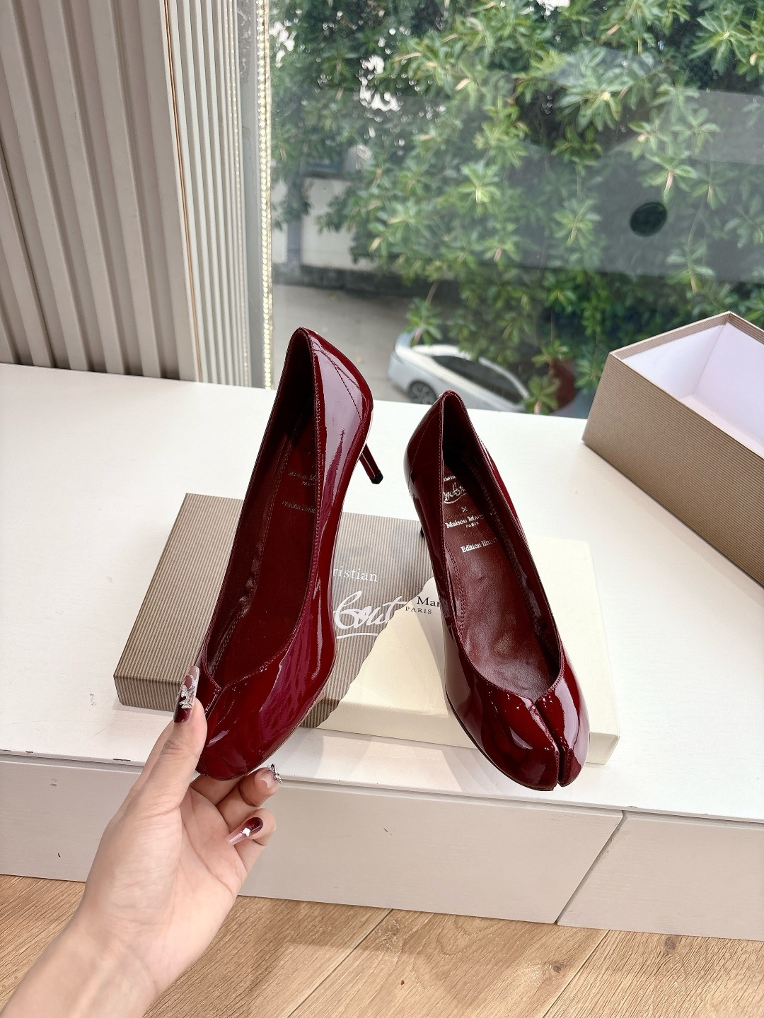 Two-Headed Ballet Shoe: Exaggerated Beauty for Comfort and Style - 图片 5