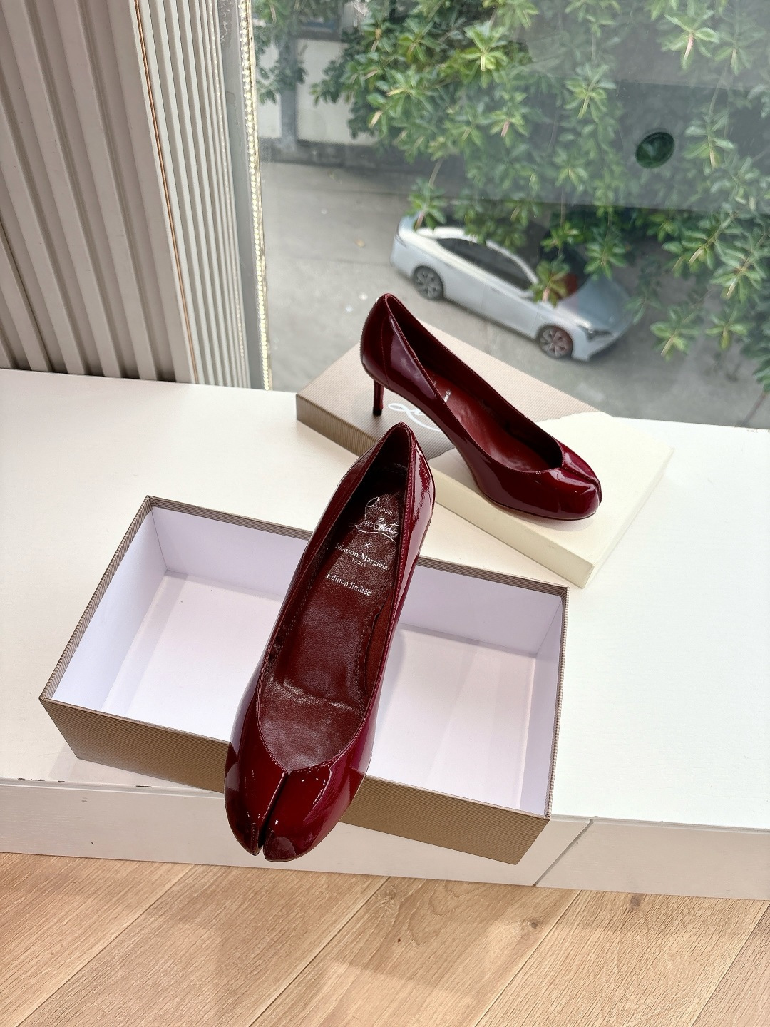 Two-Headed Ballet Shoe: Exaggerated Beauty for Comfort and Style - 图片 2