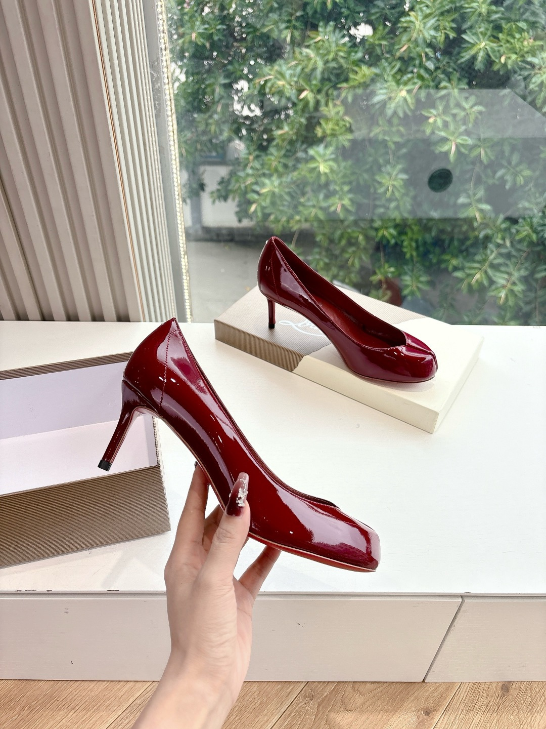 Two-Headed Ballet Shoe: Exaggerated Beauty for Comfort and Style - 图片 3