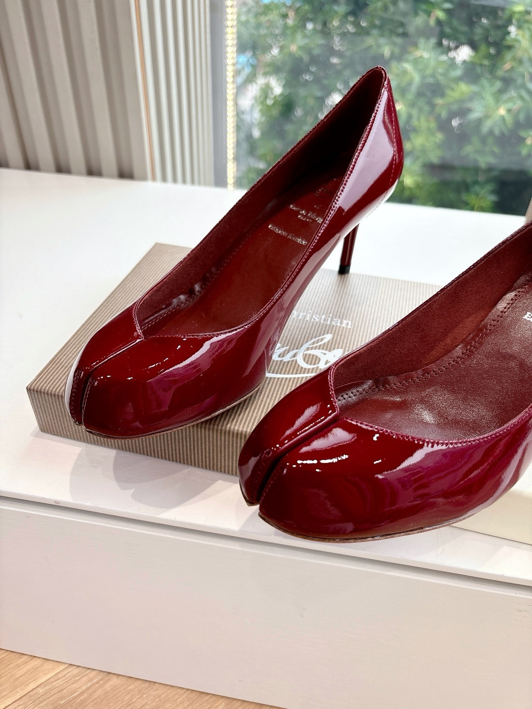 Two-Headed Ballet Shoe: Exaggerated Beauty for Comfort and Style - 图片 8