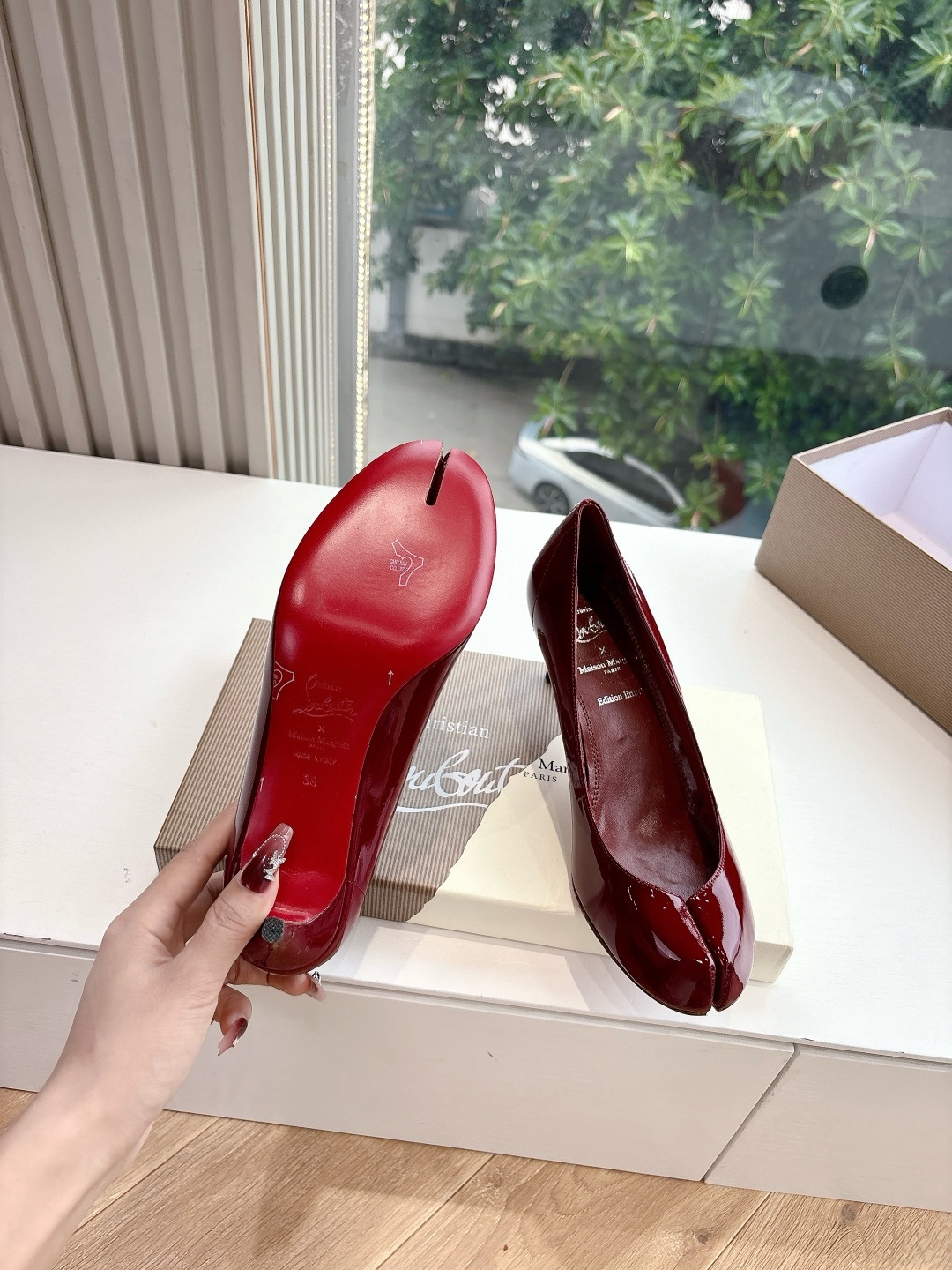 Two-Headed Ballet Shoe: Exaggerated Beauty for Comfort and Style - 图片 6