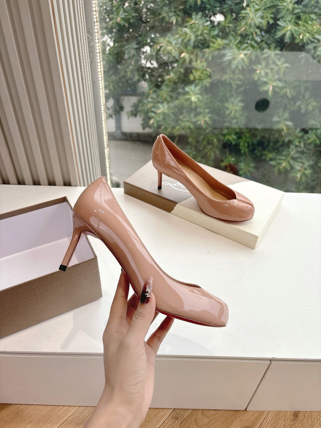 Exaggerated Beauty: Two-Headed Bullet Ballet Shoes for Style and Comfort - 图片 3