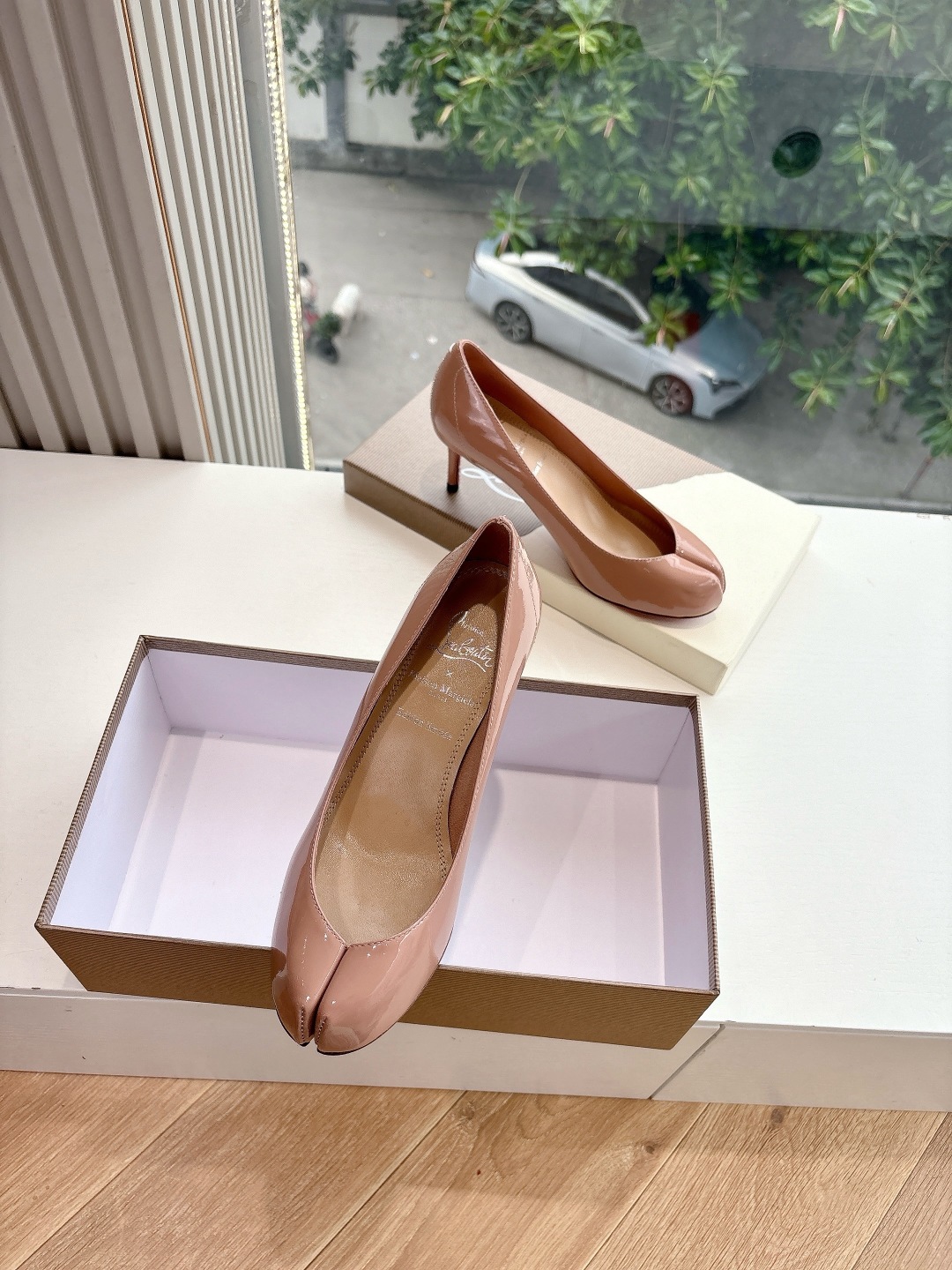 Exaggerated Beauty: Two-Headed Bullet Ballet Shoes for Style and Comfort - 图片 2