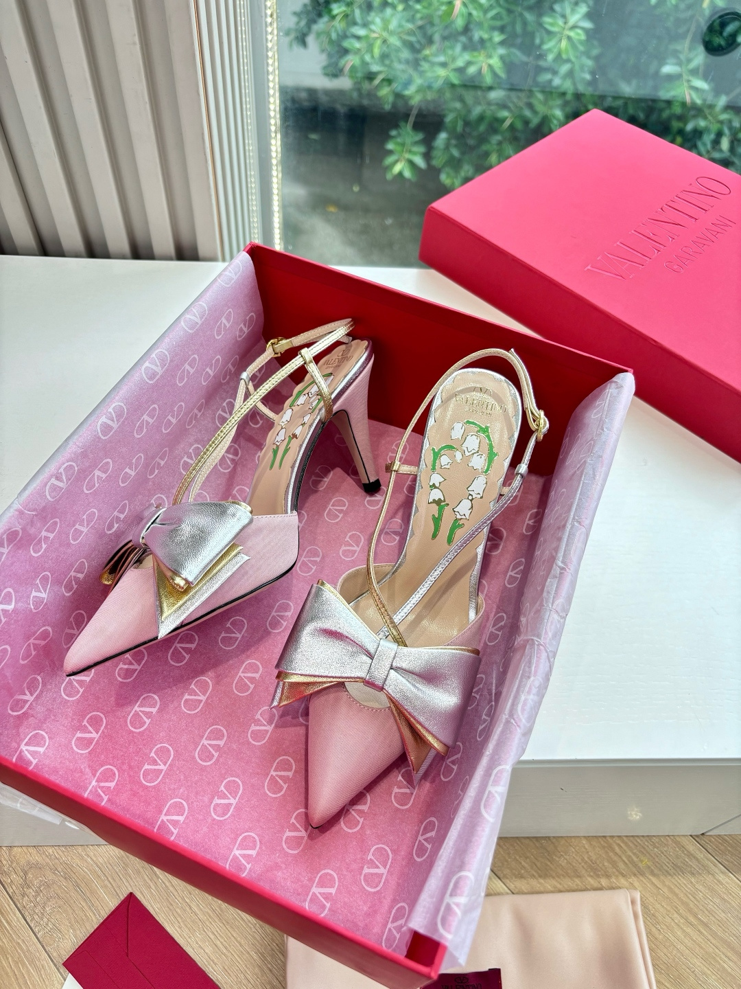 NO:406472,G968 WYSIWYG Donggo Supply Original Purchase Quality VALENTINO Valentino Classic 2025 Spring and Summer VLOGO SIGNATURE Bow Pointed Toe Shoe Styling Smooth Sketchy Sketchy Sketchy Sketchy Sketchy Sketchy Sketchy Sketchy Sketchy Sketchy Sketchy Sketchy Sketchy Sketchy Sketchy Sketchy Sketchy Sketchy Sketchy Sketchy Sketchy Sketchy Sketchy Sketchy Sketchy Sketchy Sketchy Sketchy Sketchy Sketchy Sketchy Sketchy Sketchy Sketchy Sketchy Sketchy Sketchy Sketchy Sketchy Sketchy Sketchy Sketchy Sketchy Sketchy Sketchy Sketchy Sketchy Sketchy Sketchy Sketchy Sketchy Sketchy Sketchy Sketchy Sketchy Sketchy Sketchy Sketchy Sketchy Sketchy Sketchy Sketchy Sketchy Sketchy Sketchy Sketchy Sketchy Sketchy Sketchy Sketchy Sketchy Sketchy Sketchy Sketchy Sketchy Sketchy Sketchy Sketchy Sketchy Sketchy Sketchy Sketchy Sketchy Sketchy Sketchy Sketchy Sketchy Sketchy Sketchy Sketchy Sketchy Sketchy Sketchy Sketchy Sketchy Sketchy Sketchy Sketchy Sketchy Sketchy Sketchy Sketchy Sketchy Sketchy Sketchy Sketchy Sketchy Sketchy Sketchy Sketchy Sketchy S19860909G968所见即所得莞货供应原单代购品质VALENTINO华伦天奴经典2025春夏VLOGO SIGNATURE蝴蝶结尖头单鞋 鞋型线条流畅.版型超赞上脚舒适.增高.显瘦.拉长腿部线条 独家顶级版 ZP开发 一比一鞋材定制 上脚舒适.增高.显瘦.拉长腿部线条 独家顶级版 ZP开发 一比一鞋材定制 鞋面原版进口羊皮 内里原版真皮鞋底 鞋底重工艺真皮大底 尺码35-39 (40.41.42定制不退不换),凉鞋,valentino,valentino,sandals,sheepskin,Leather soles,Women's Shoes