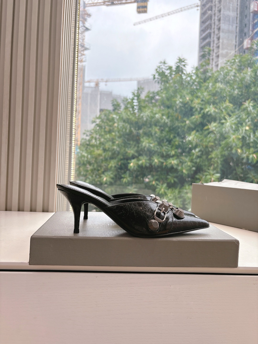 Stylish Feminine Shoes with Natural Pattern and Italian Sole: $700 - 图片 7