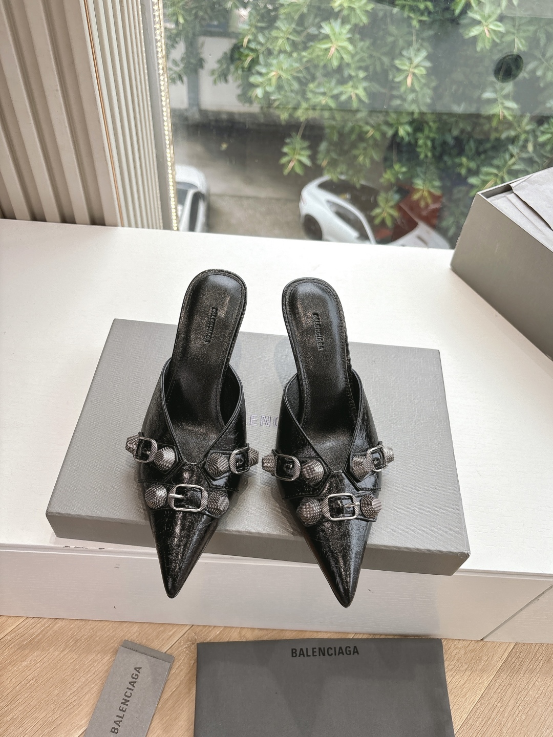 Stylish Feminine Shoes with Natural Pattern and Italian Sole: $700 - 图片 4