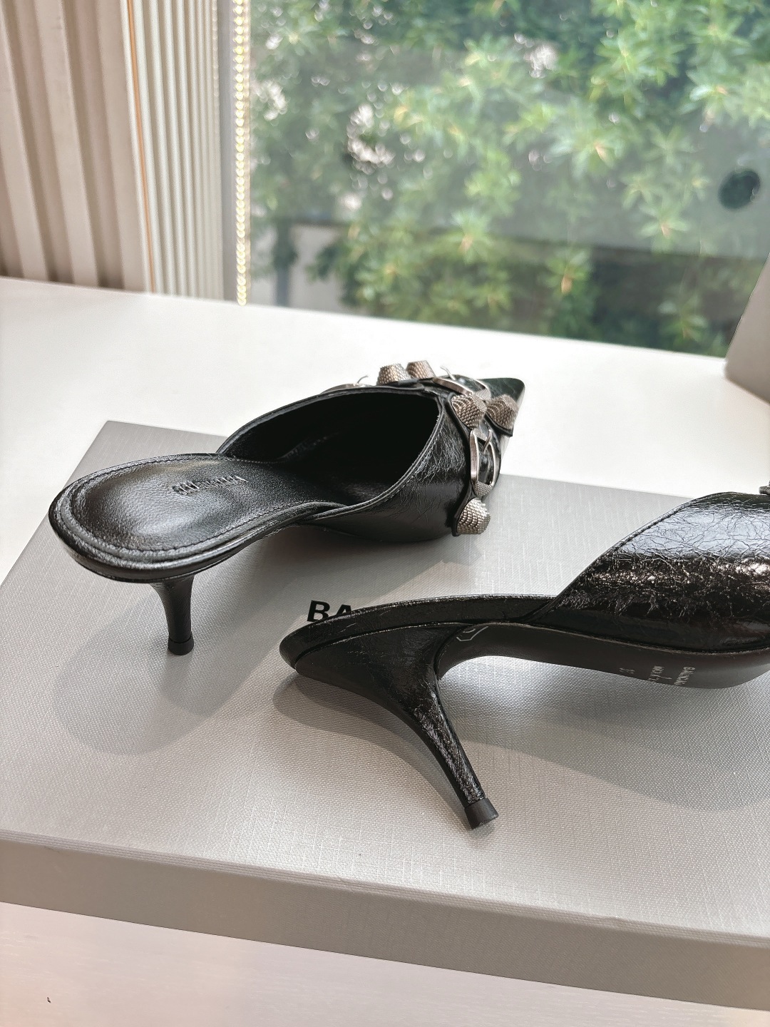 Stylish Feminine Shoes with Natural Pattern and Italian Sole: $700 - 图片 9