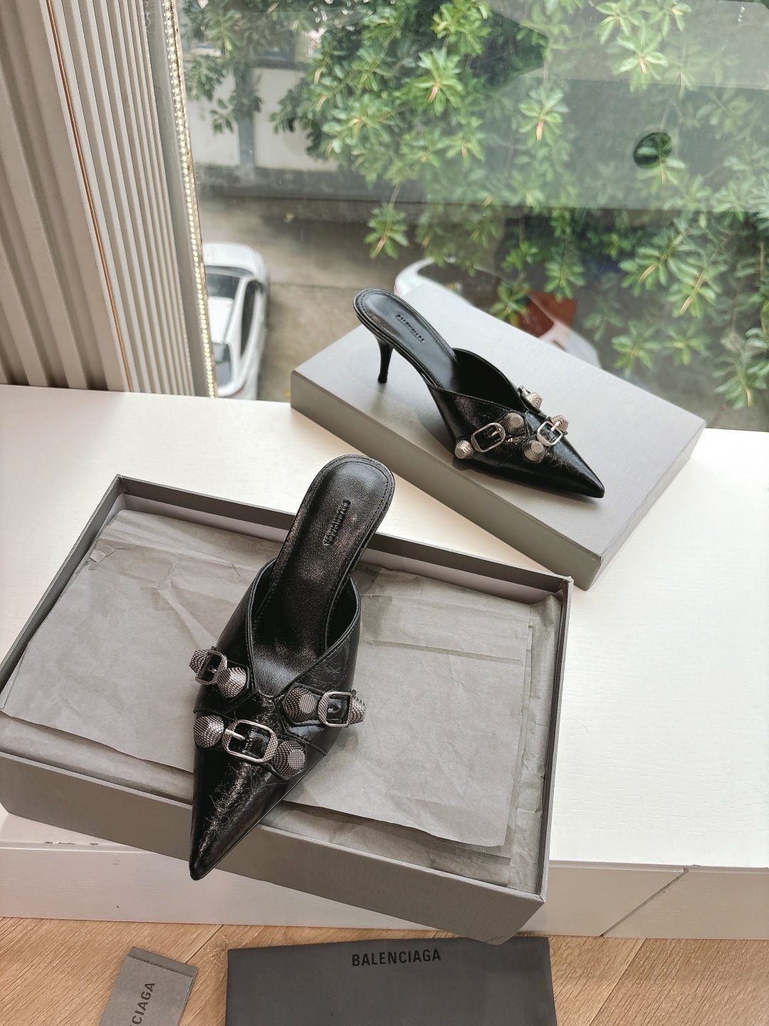 Stylish Feminine Shoes with Natural Pattern and Italian Sole: $700 - 图片 2