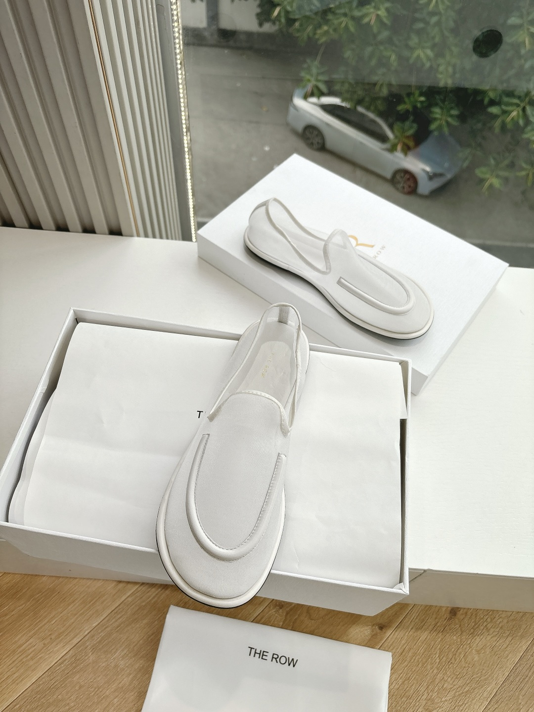 Soft and Stylish: G679 Cosmopolitan Sarcophagus Footwear for Any Outfit - 图片 2