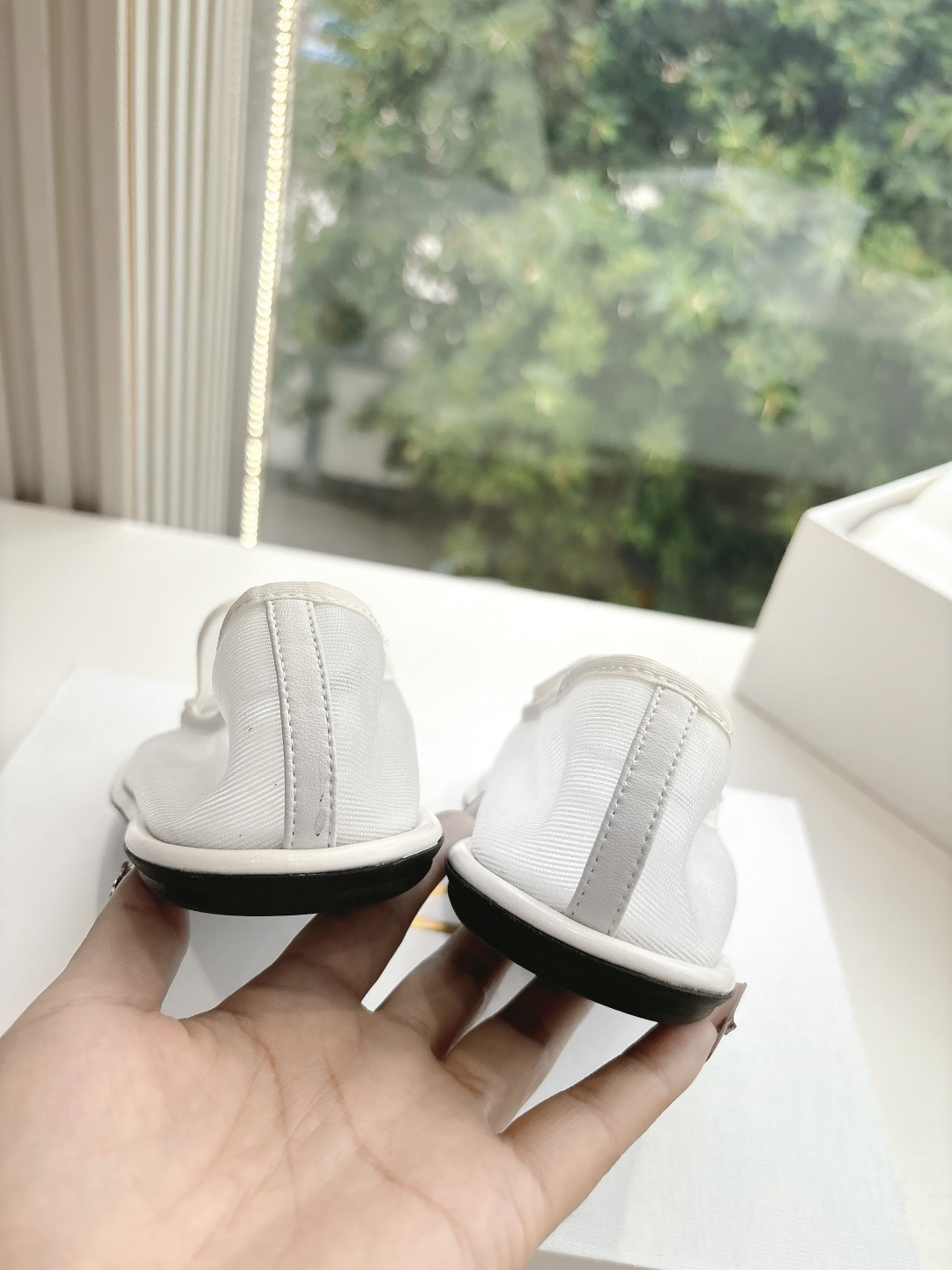 Soft and Stylish: G679 Cosmopolitan Sarcophagus Footwear for Any Outfit - 图片 9