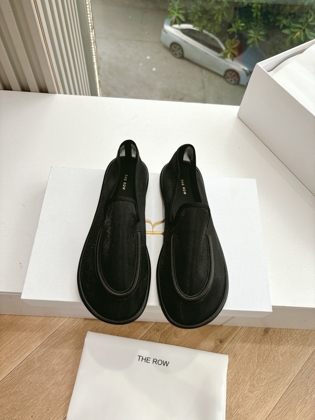 Soft and Stylish: G679 Cosmopolitan Sarcophagus Footwear for All Occasions - 图片 4